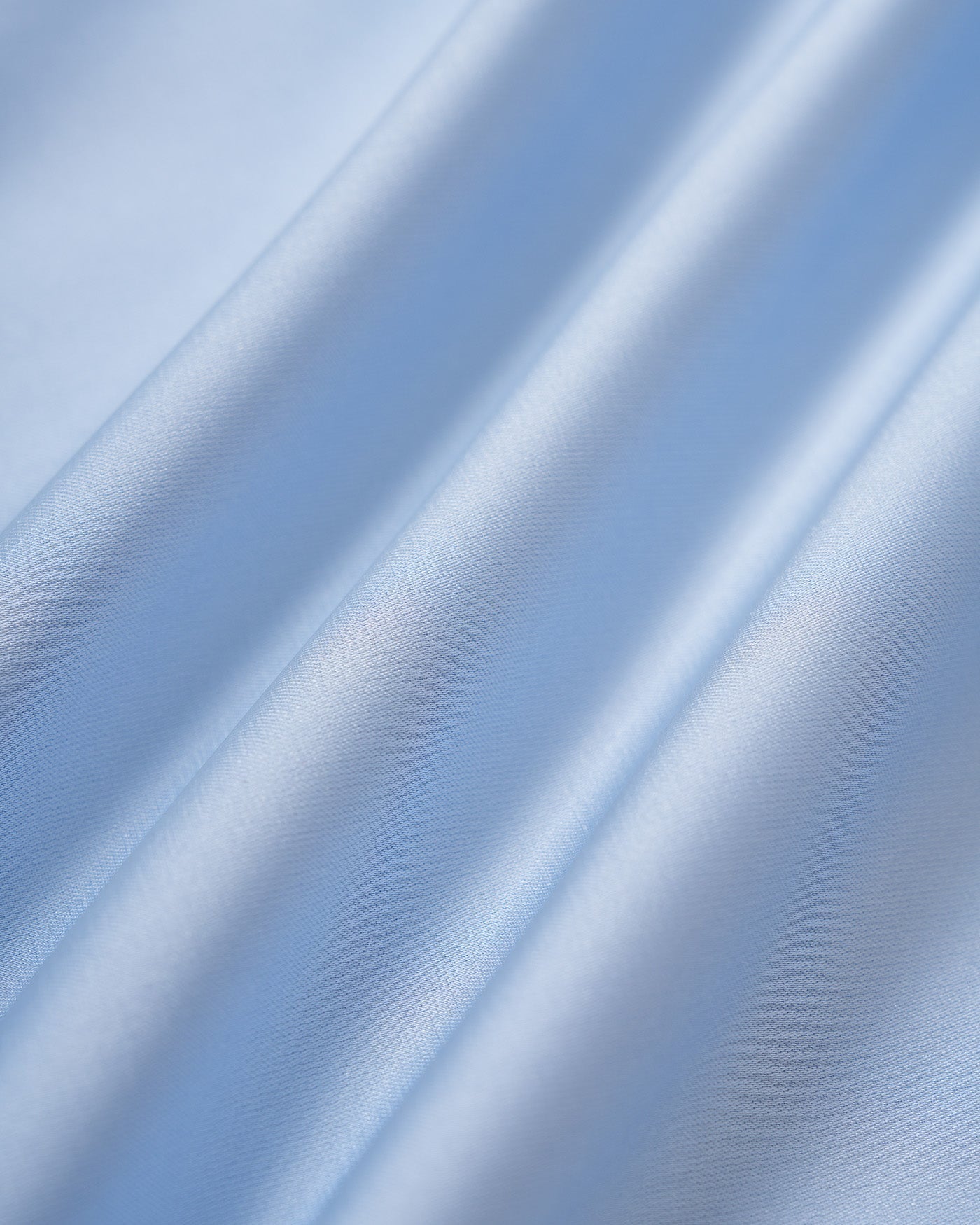 Vestido longo slip de cetim azul com franzidos