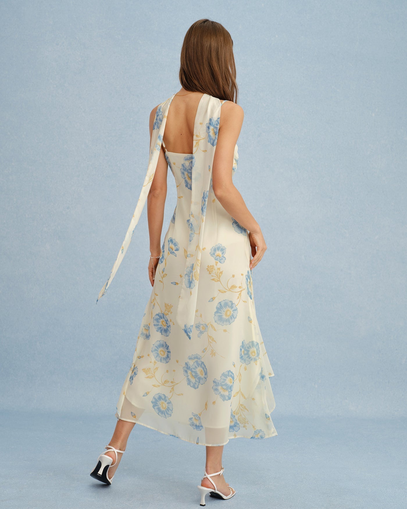Vestido longo floral em chiffon bege com amarração