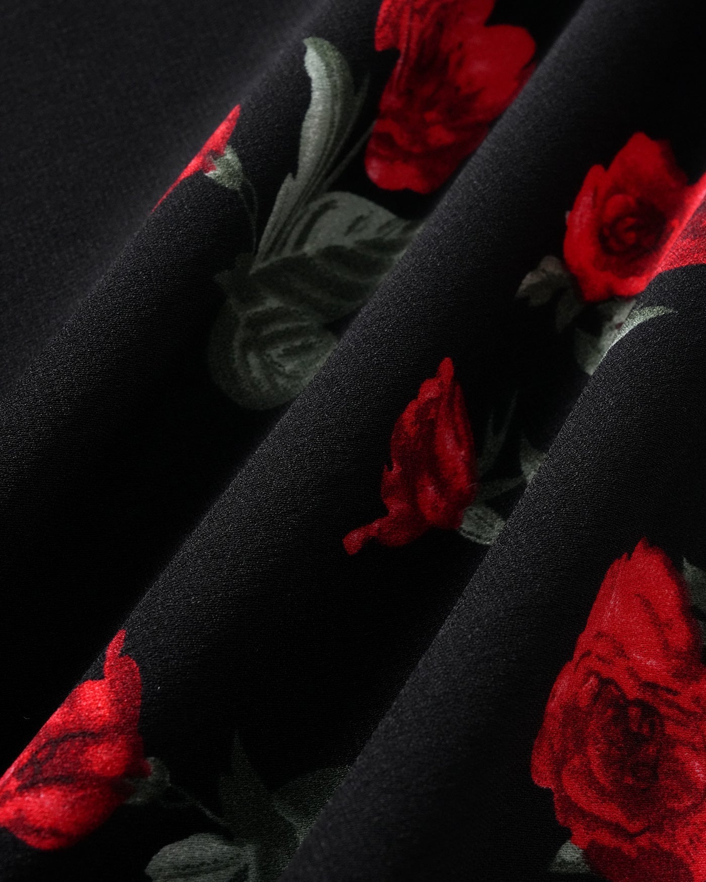 Vestido Longo Floral Preto com Decote em V