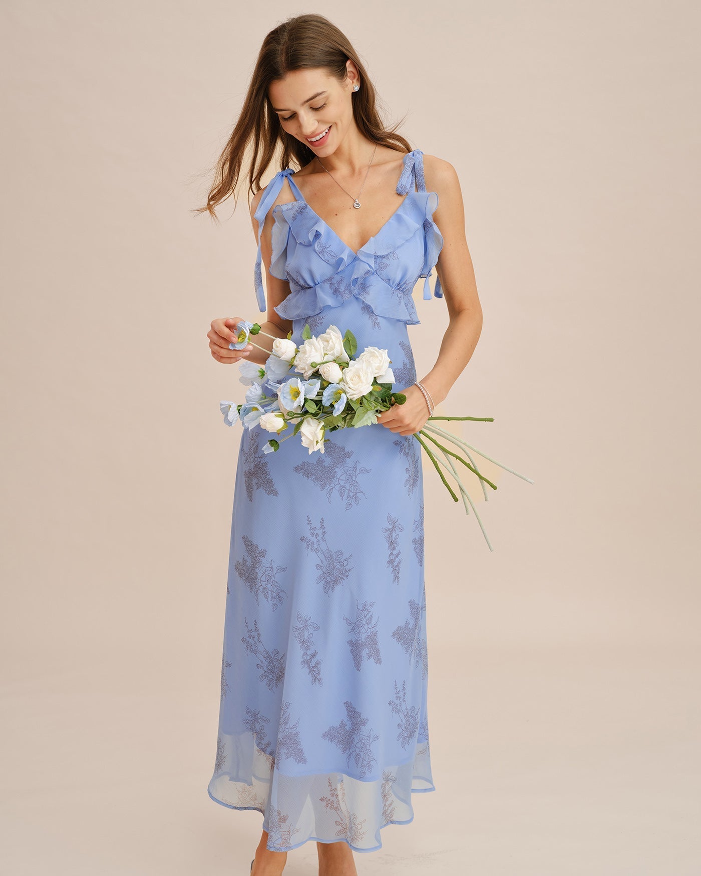 Vestido longo floral azul com babados e alças de amarrar