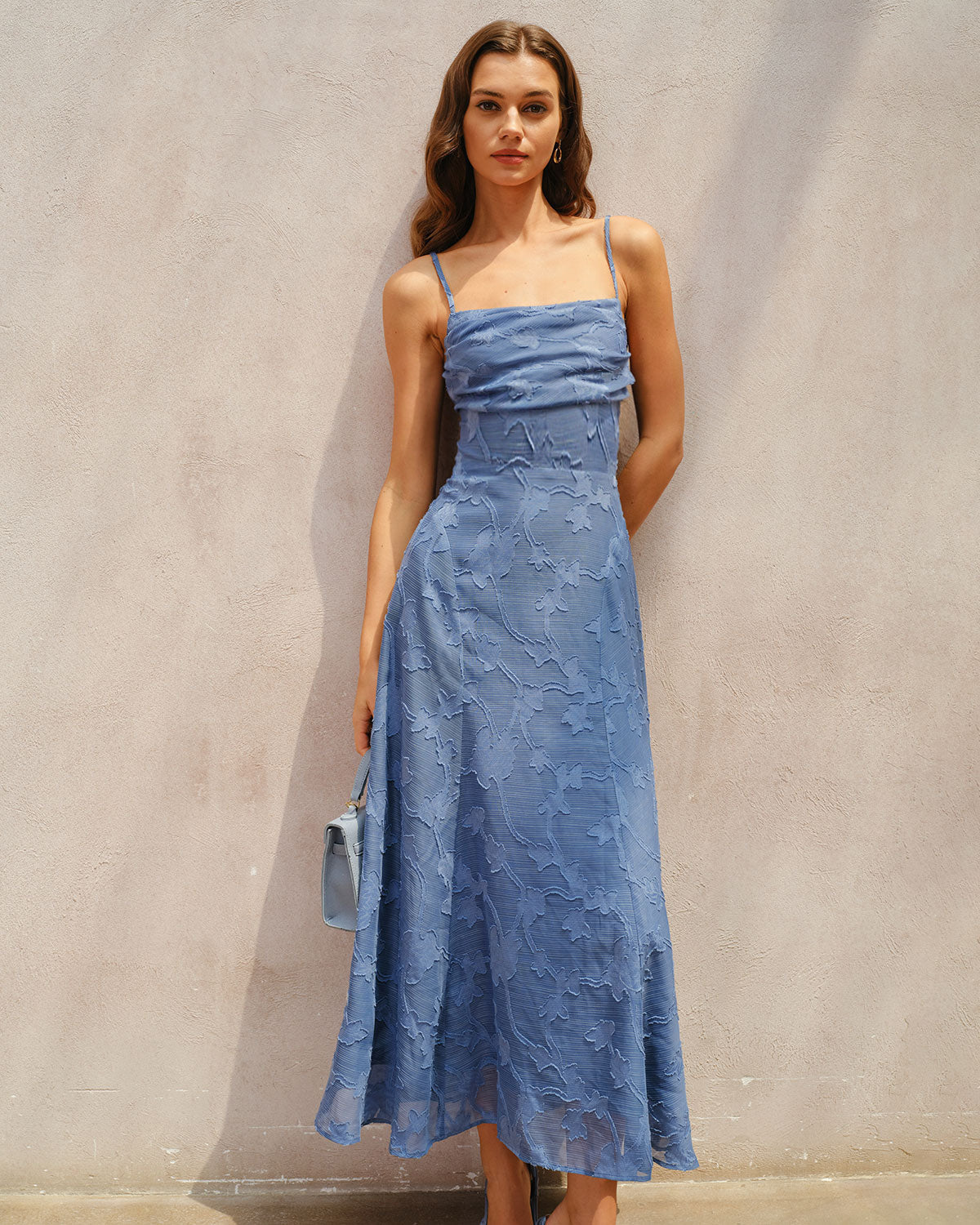 Vestido slip maxi em jacquard azul com franzidos
