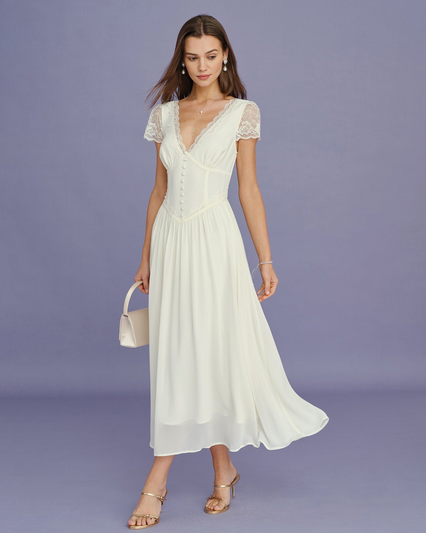 Vestido longo damasco com decote em V e recortes em renda