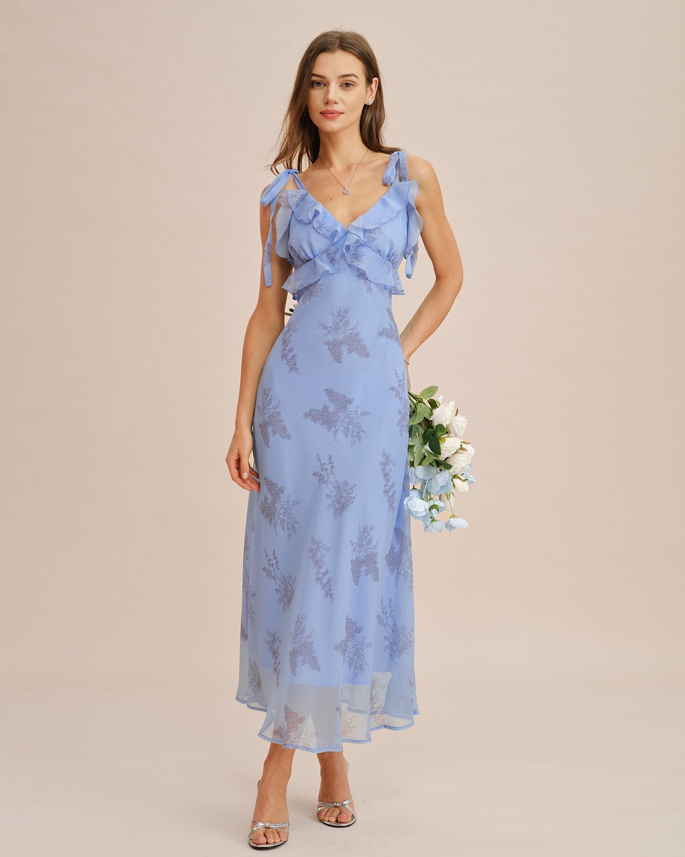 Vestido longo floral azul com babados e alças de amarrar