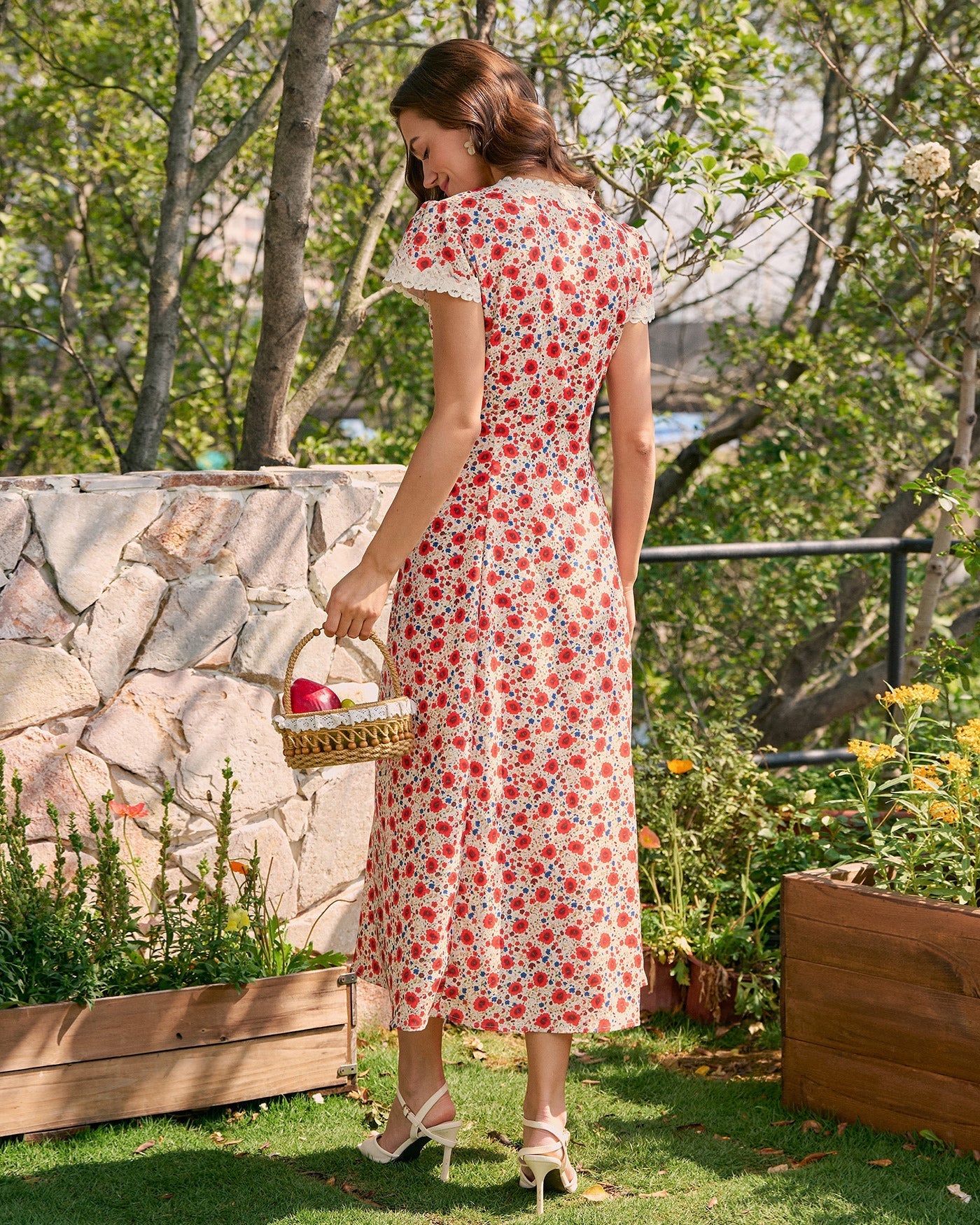 Vestido Longo Floral em Renda com Decote em V — Vermelho