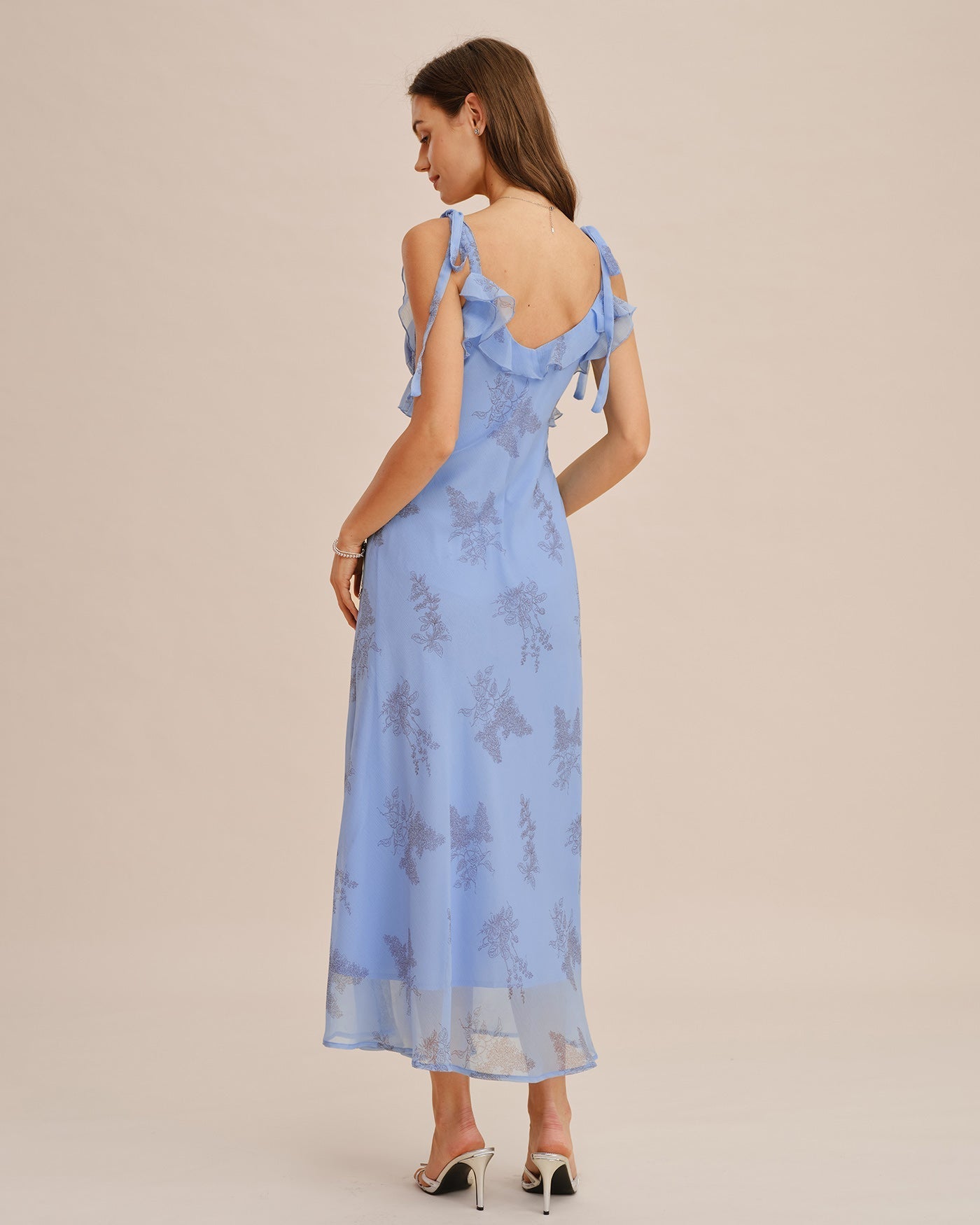 Vestido longo floral azul com babados e alças de amarrar