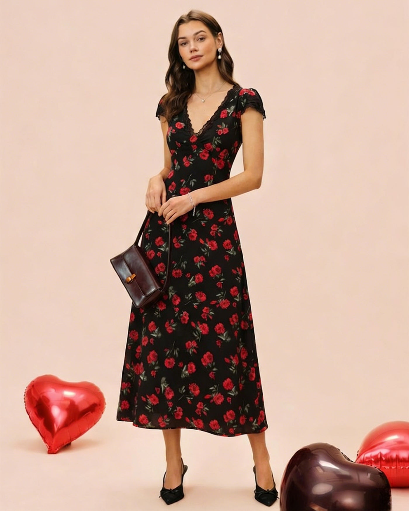 Vestido Longo Floral Preto com Decote em V