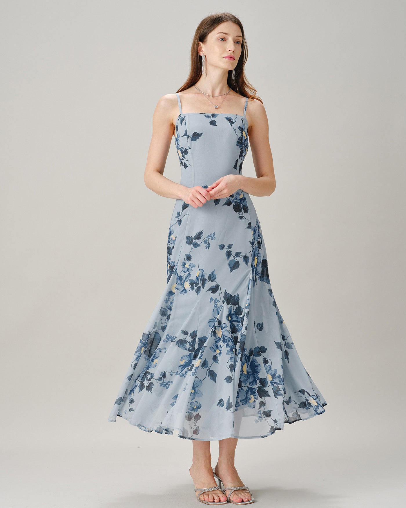 Vestido longo sem mangas em chiffon floral azul