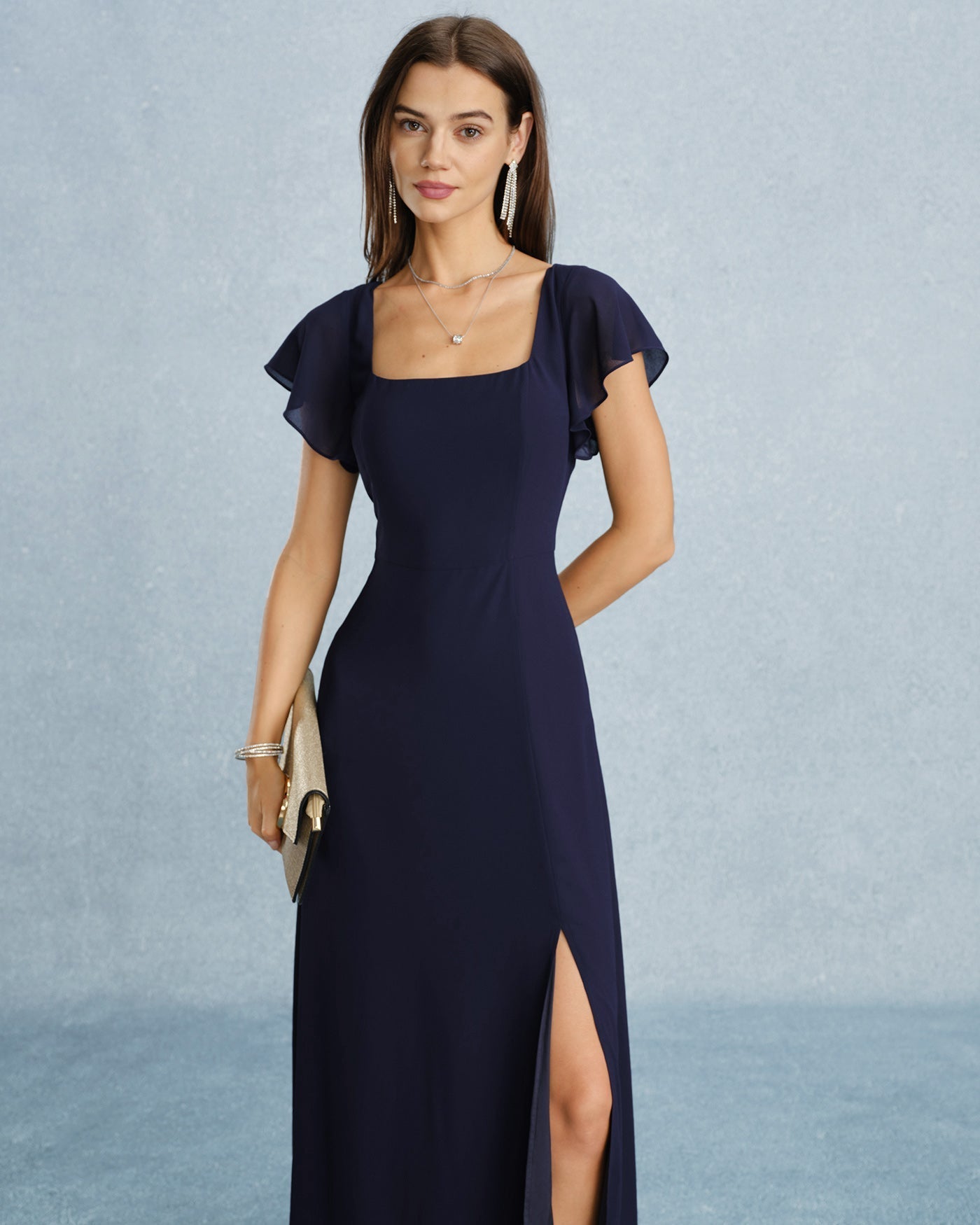 Vestido longo de chiffon azul-marinho com decote quadrado e fenda