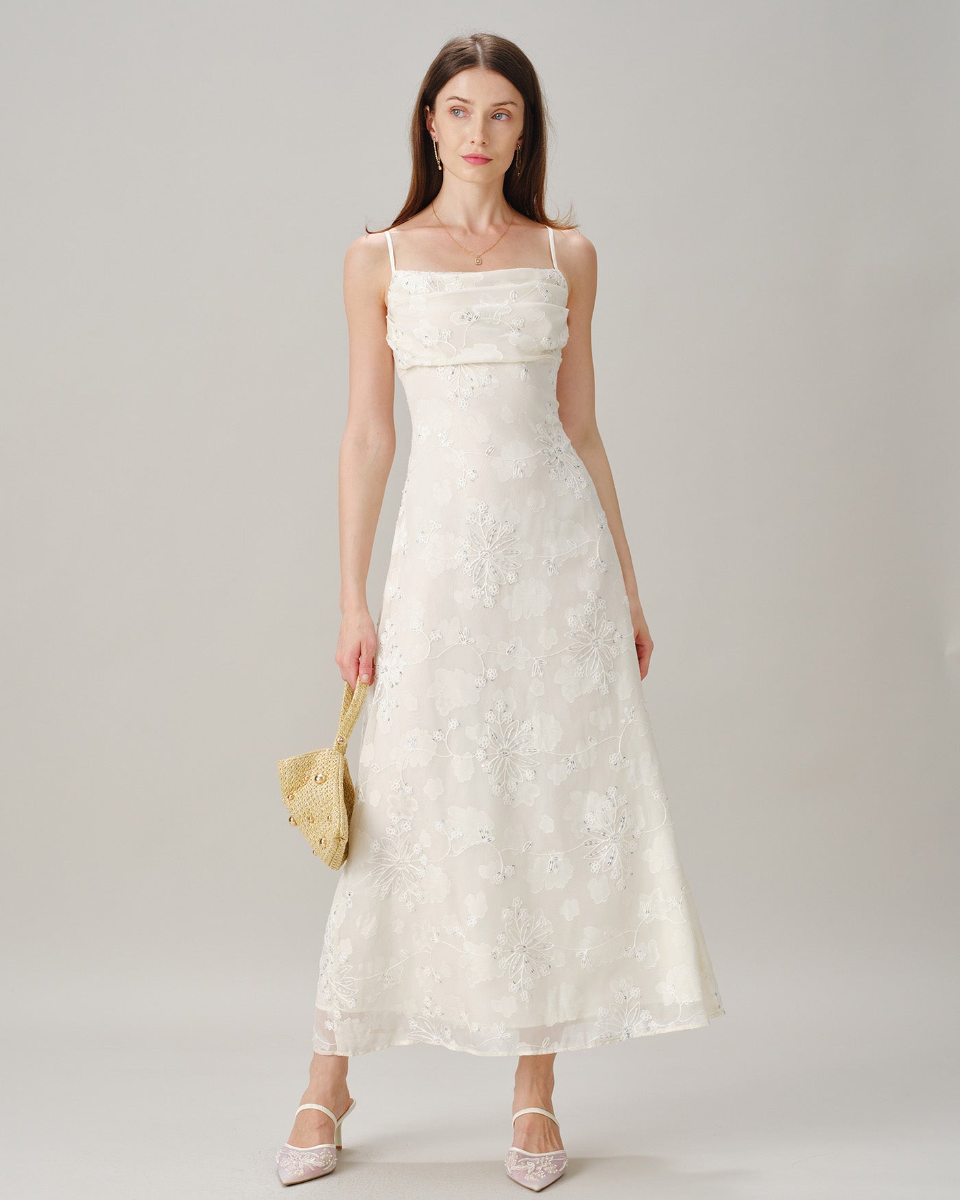 Vestido longo damasco em jacquard com decote quadrado e paetês