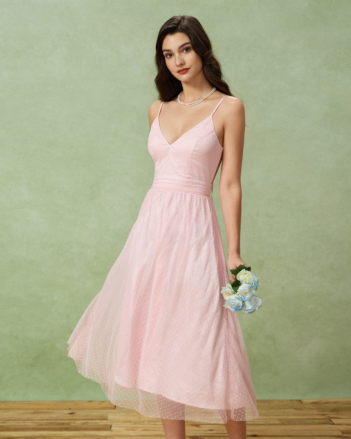Vestido slip midi rosa com decote em V e costas nuas