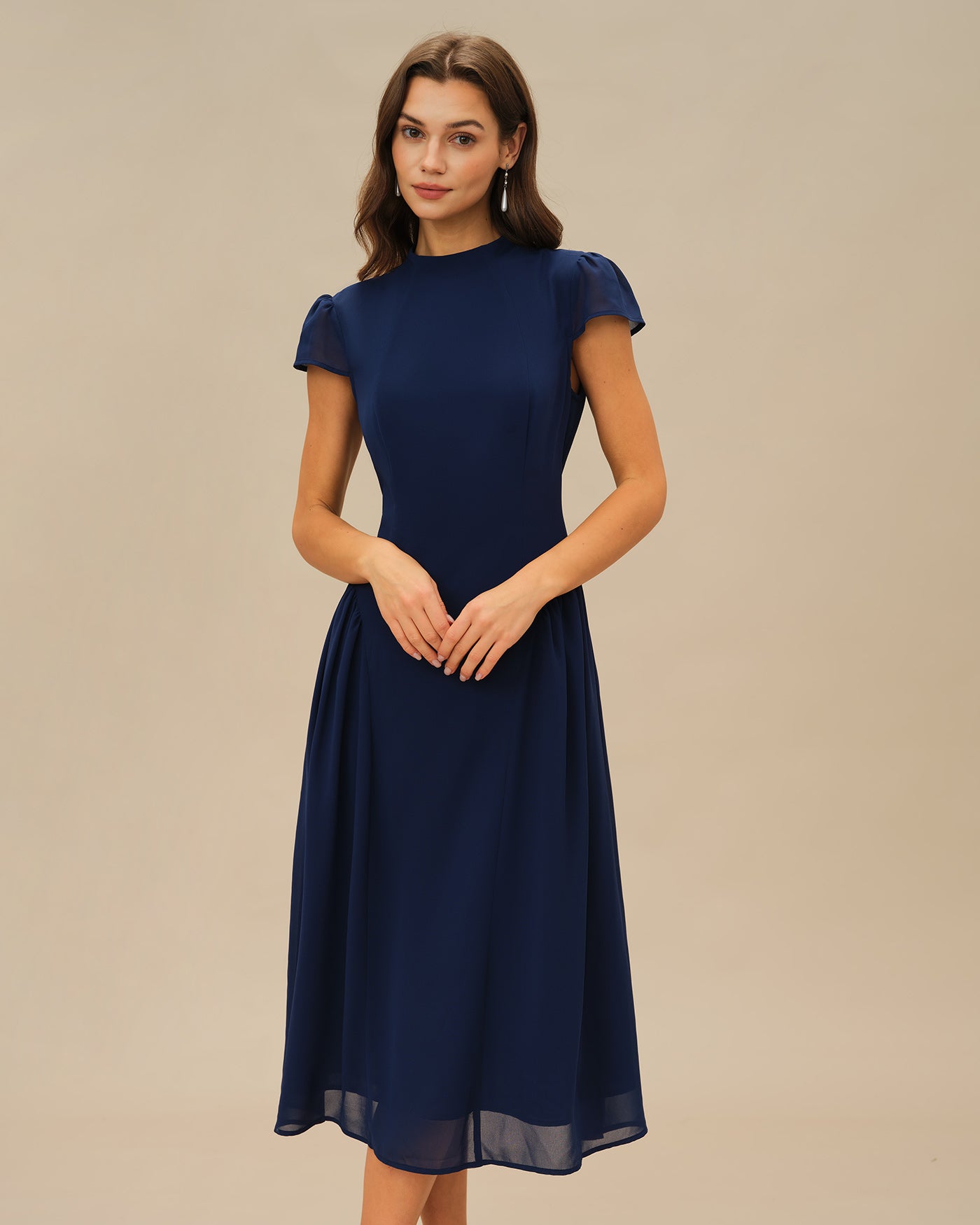 Vestido midi azul com mangas bufantes
