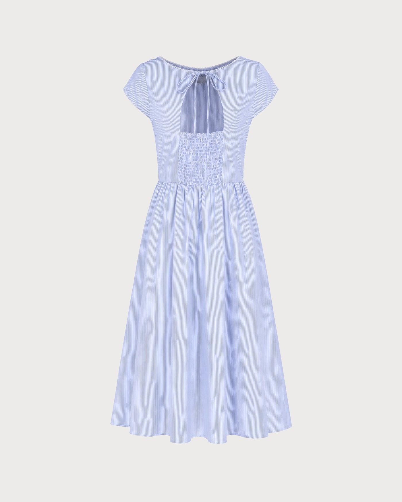 Vestido midi azul com decote canoa e franzidos
