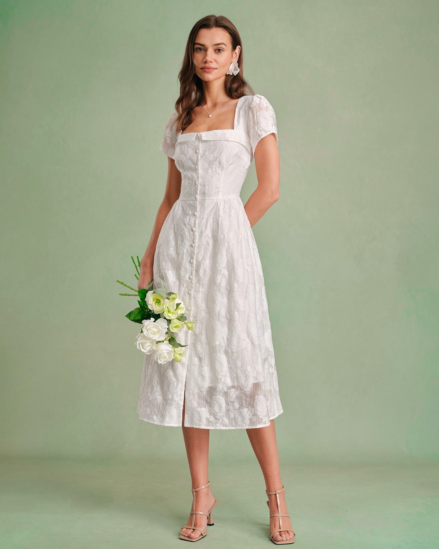 Vestido Midi Branco com Decote Quadrado e Tiras Cruzadas