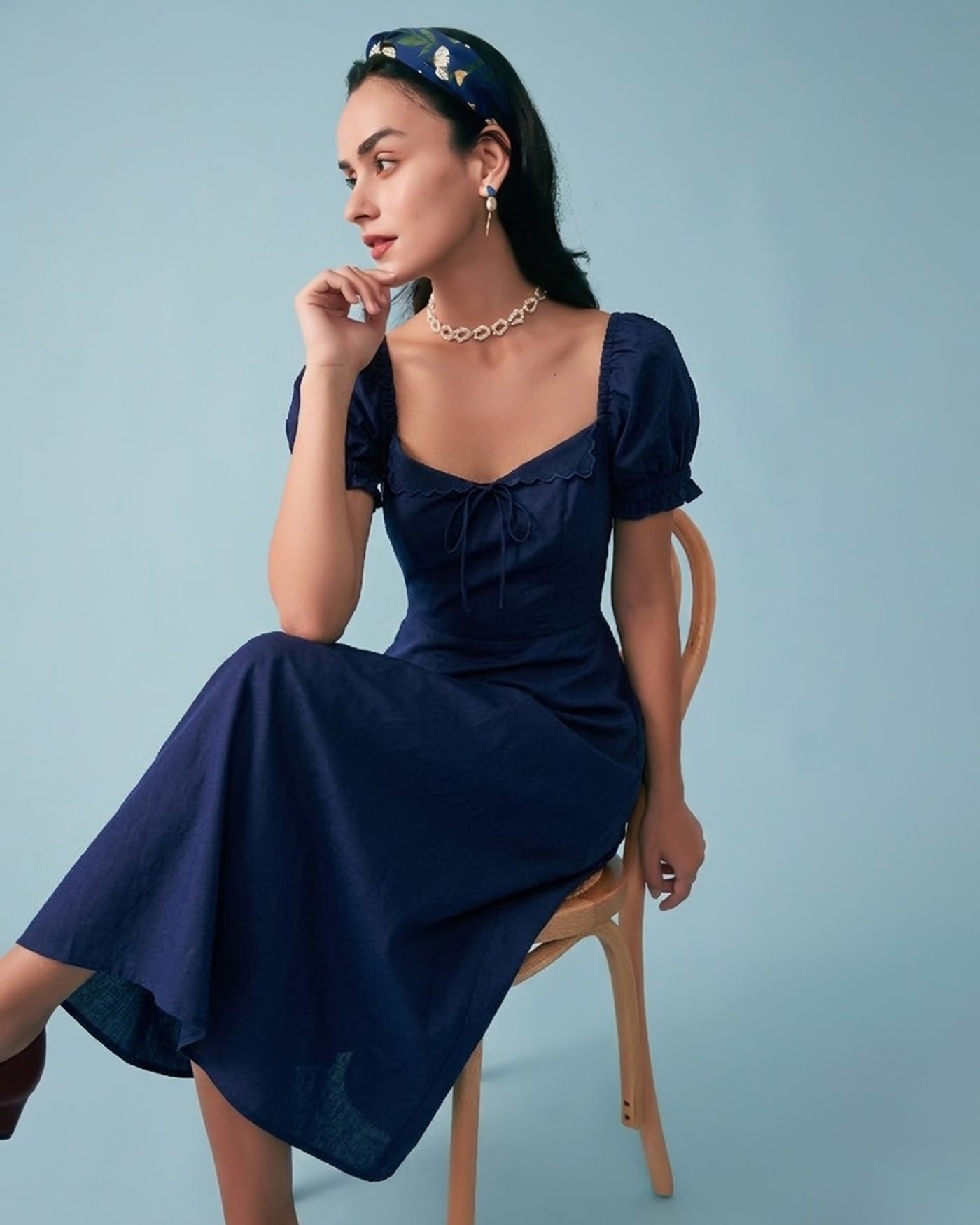Vestido Midi Azul Marinho com Decote em V e Mangas Bufantes