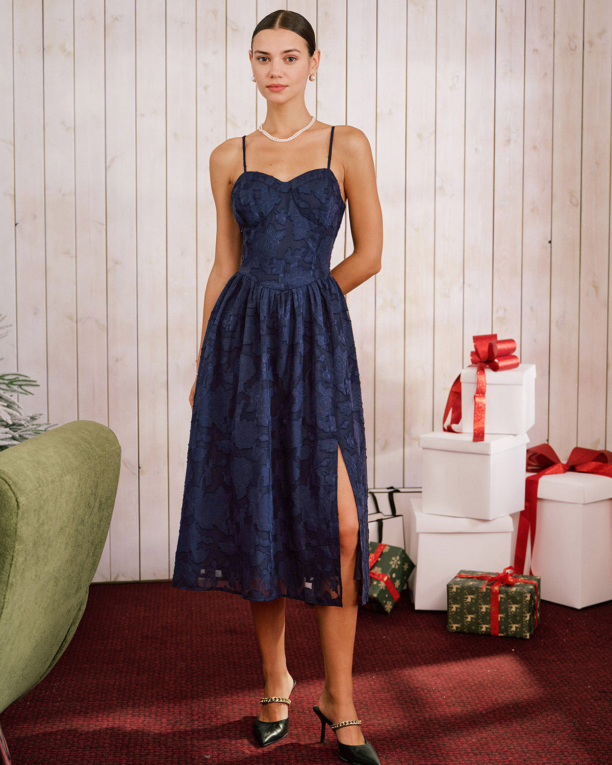 Vestido midi evasê em jacquard azul, estilo slip