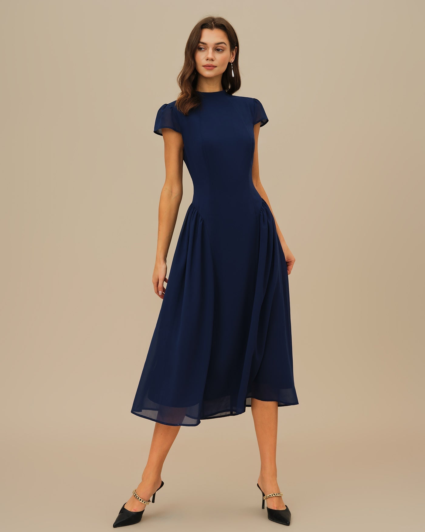 Vestido midi azul com mangas bufantes