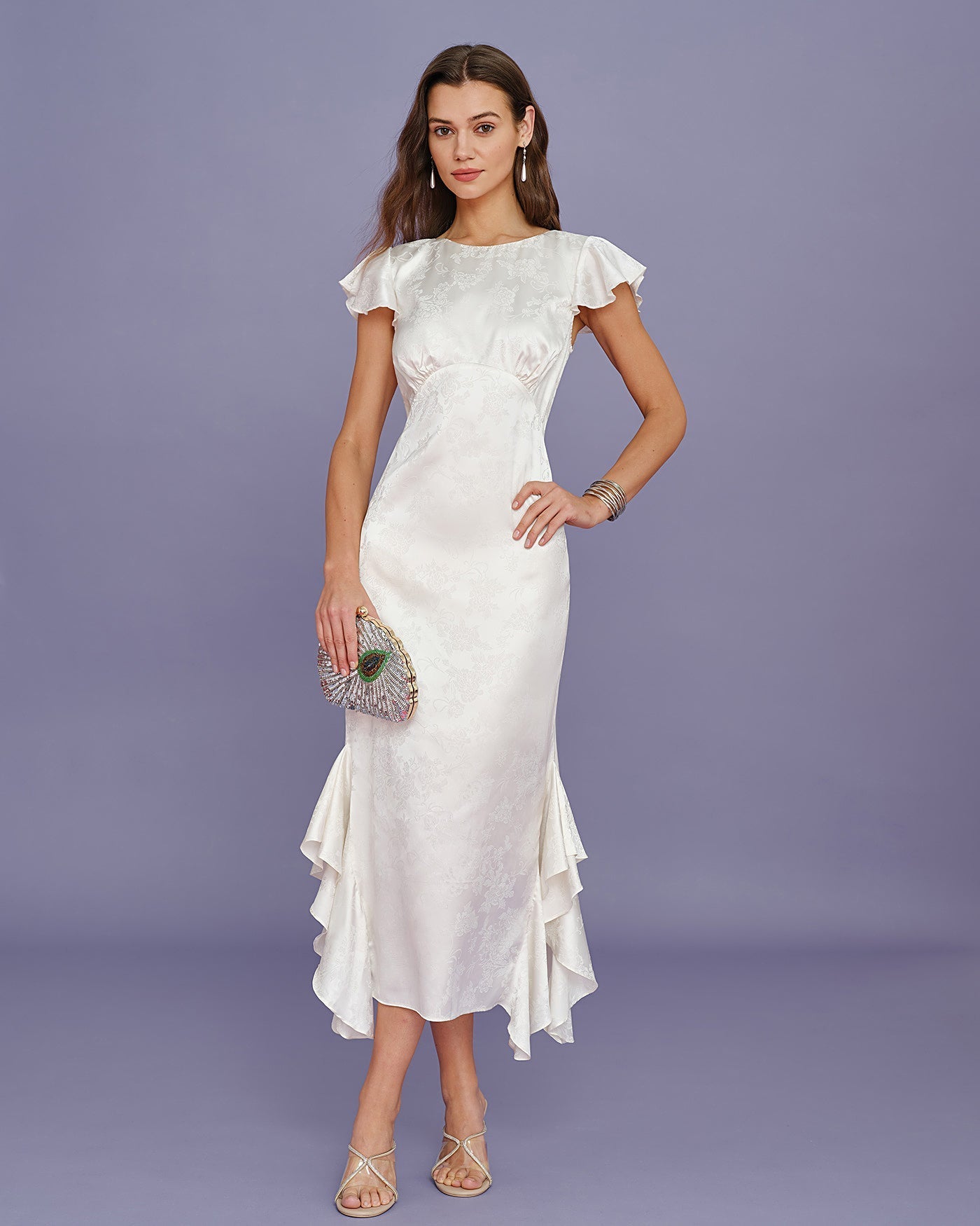 Vestido midi bege em jacquard com babados e decote canoa