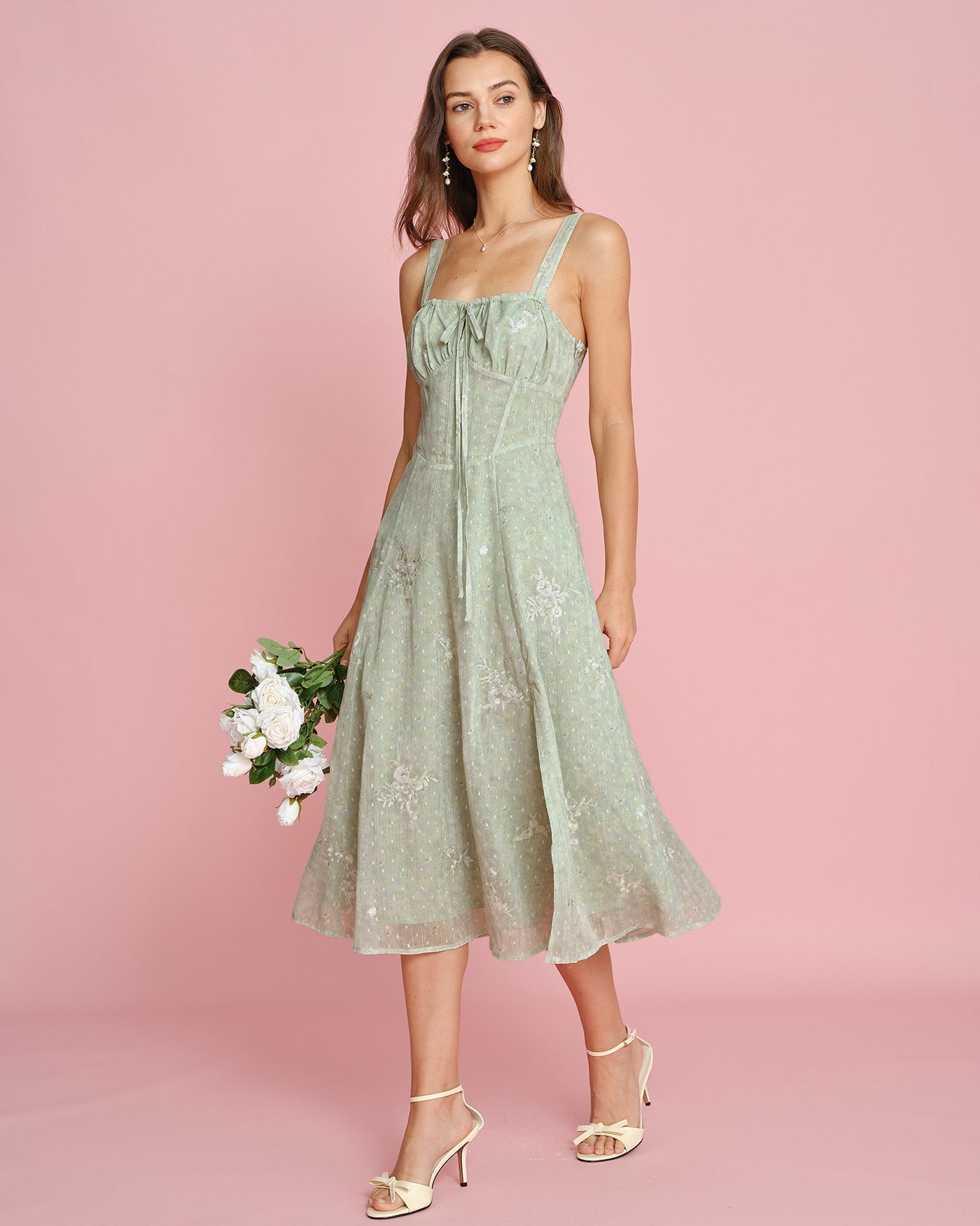 Vestido midi slip em jacquard verde com corte evasê