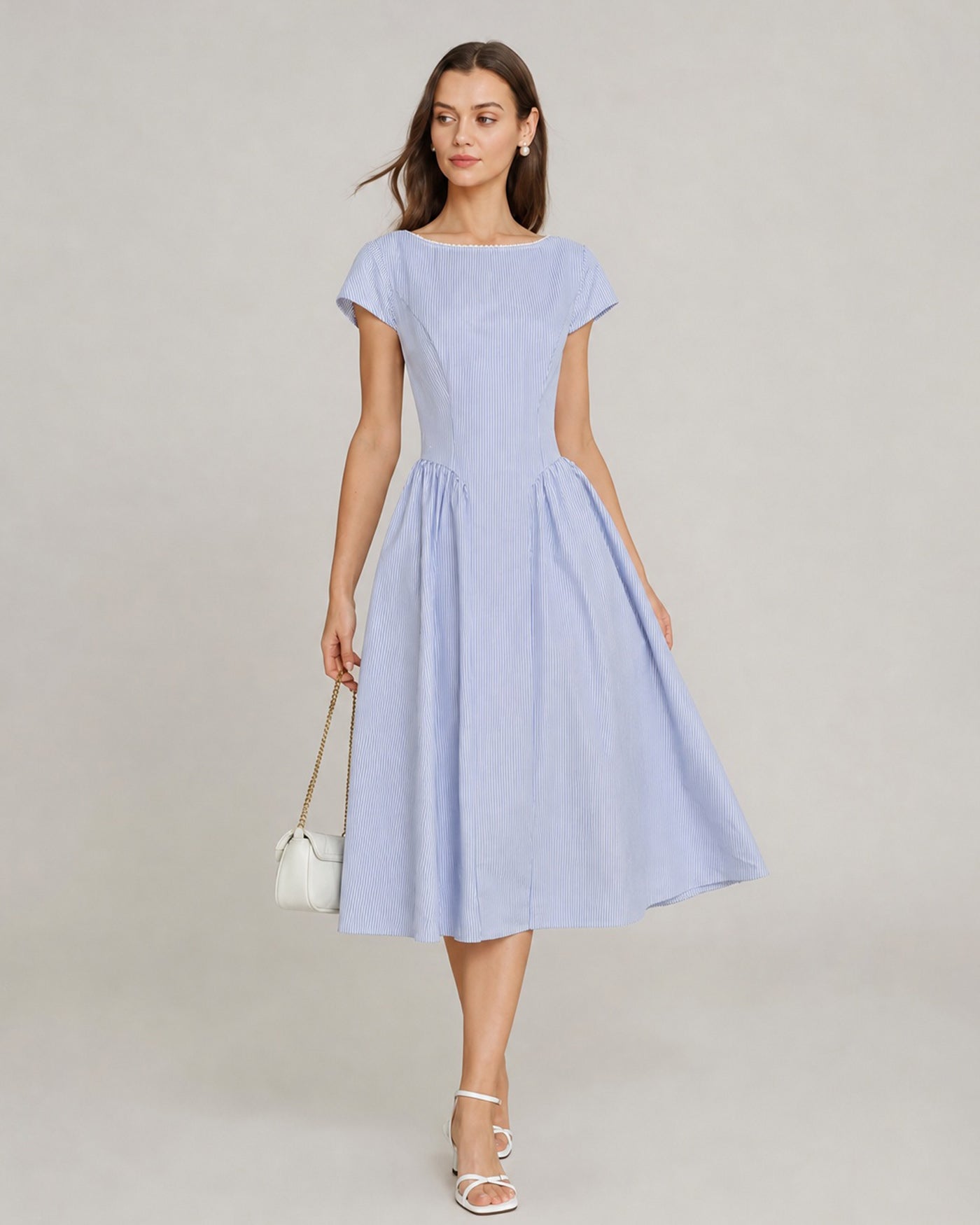 Vestido midi azul com decote canoa e franzidos