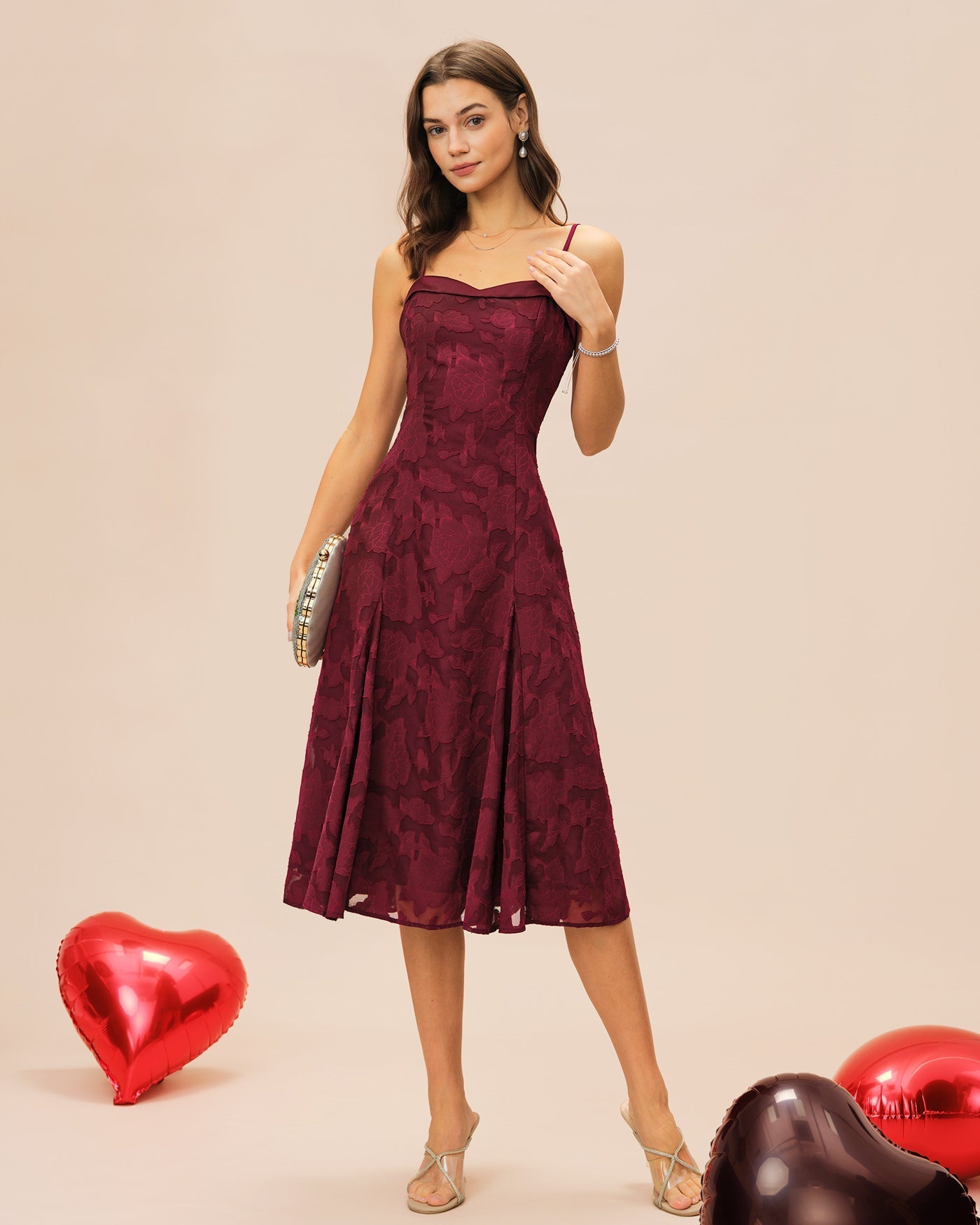 Vestido midi slip em jacquard com decote em coração — Vinho