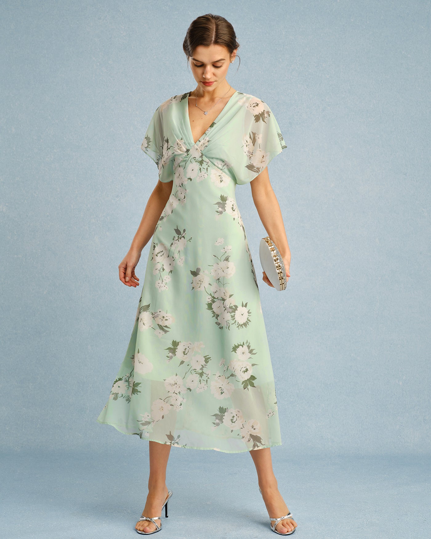 Vestido midi floral em chiffon com decote V — Verde