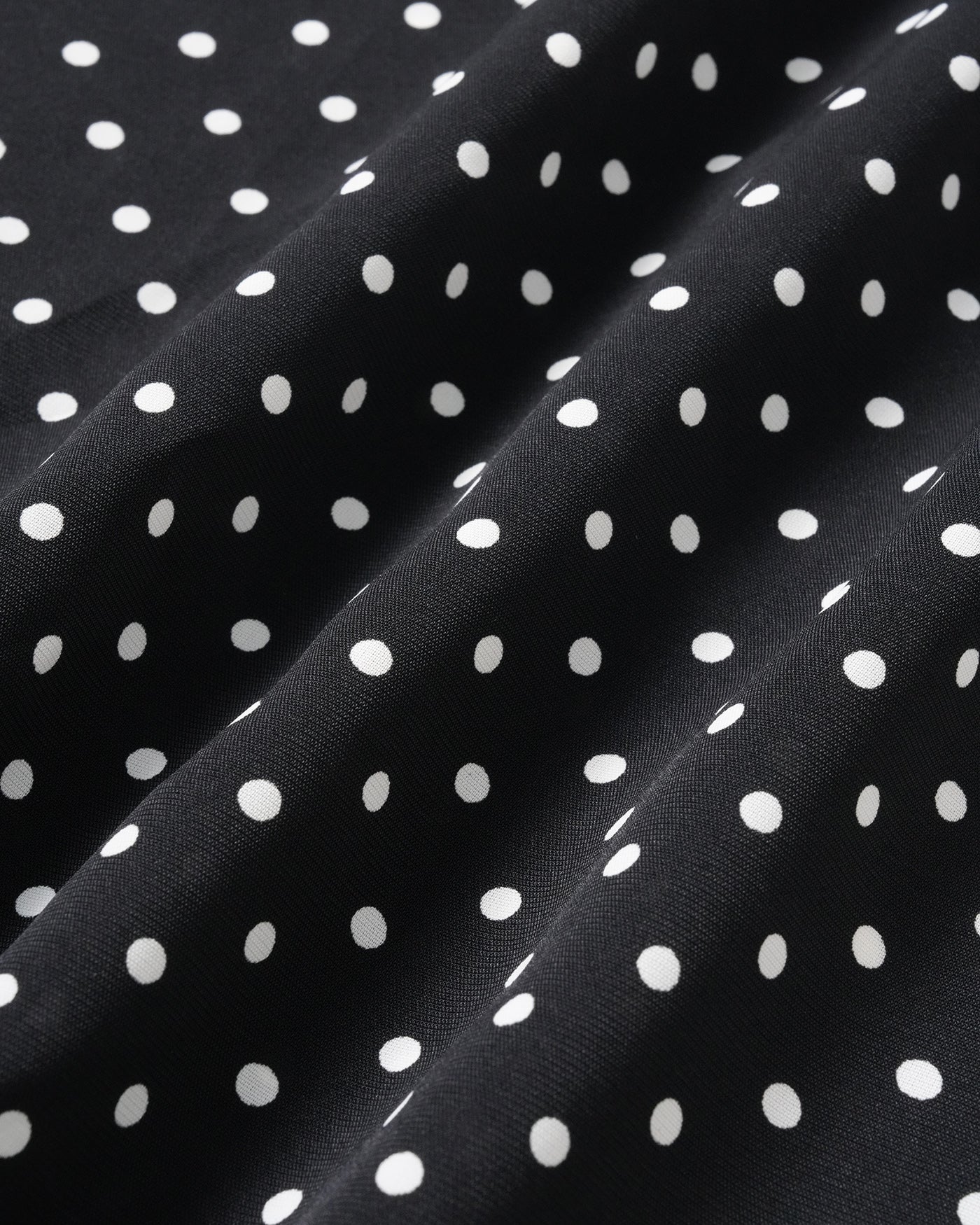 Vestido midi preto com gola e estampa de poá