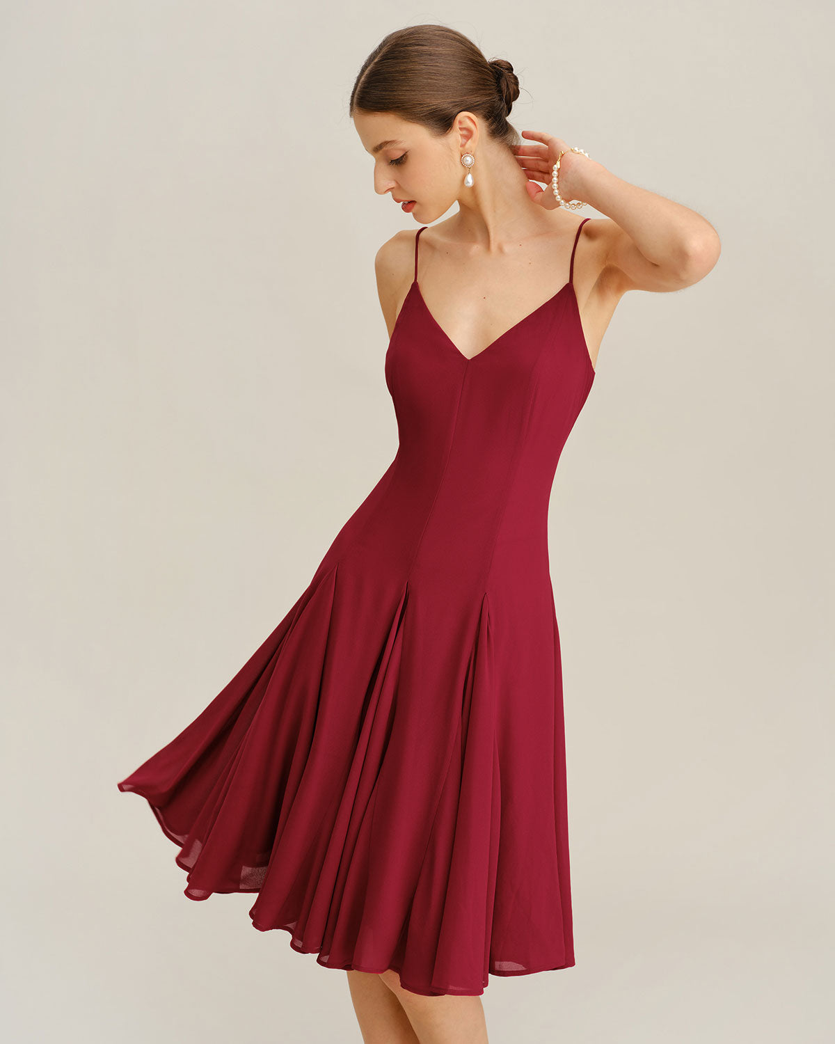 Vestido slip midi em chiffon, corte evasê — vermelho