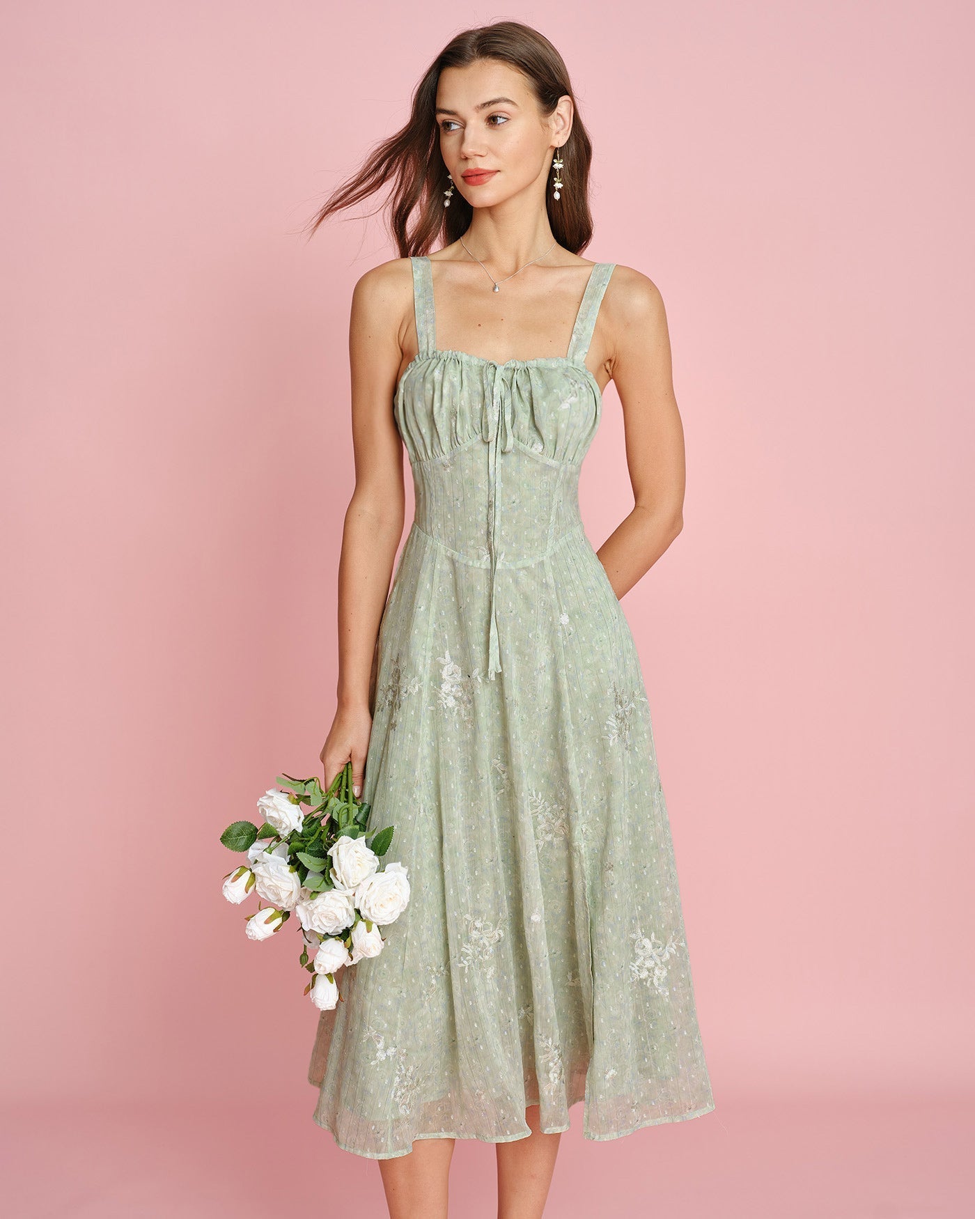 Vestido midi slip em jacquard verde com corte evasê