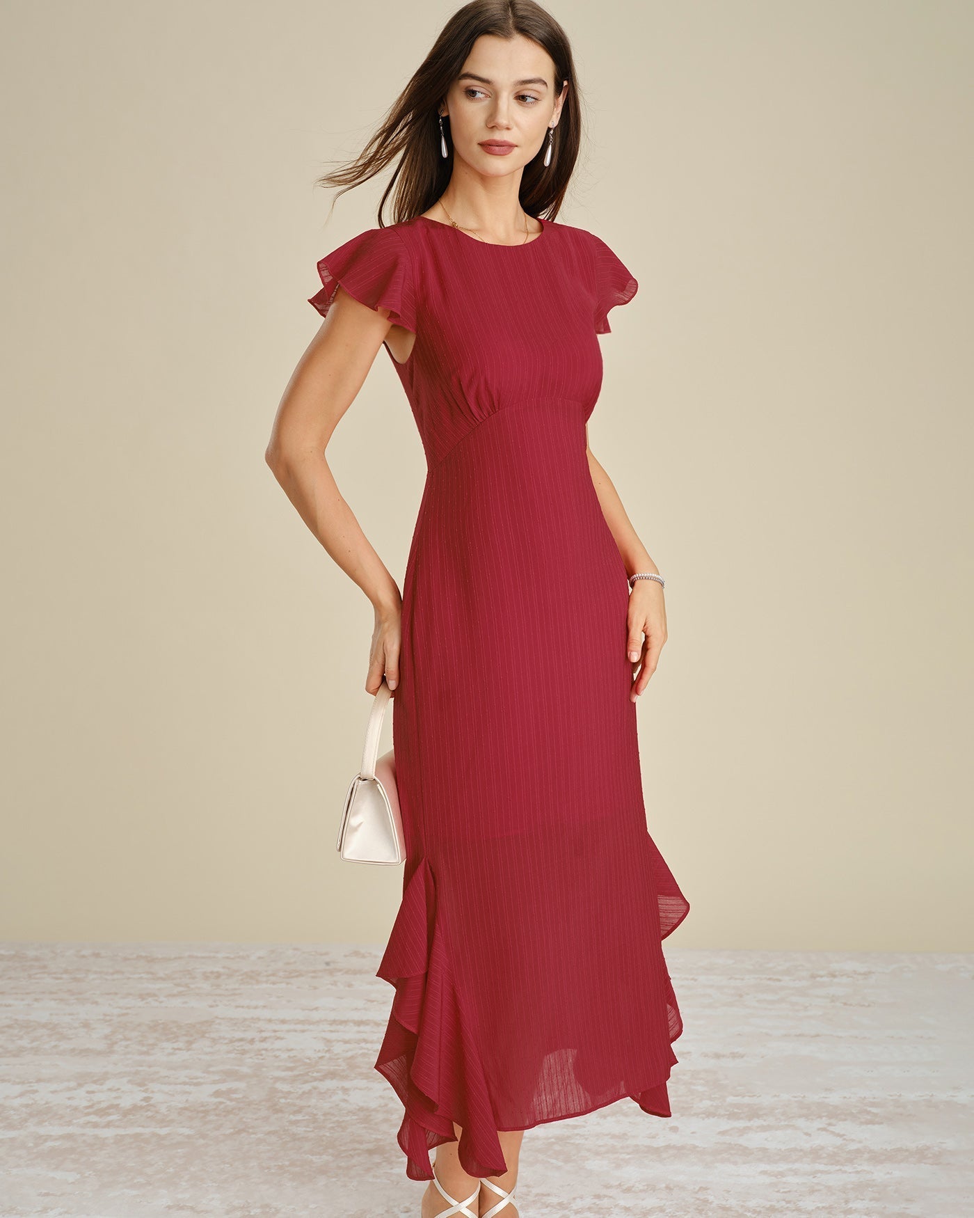 Vestido midi vermelho liso com decote canoa e babados