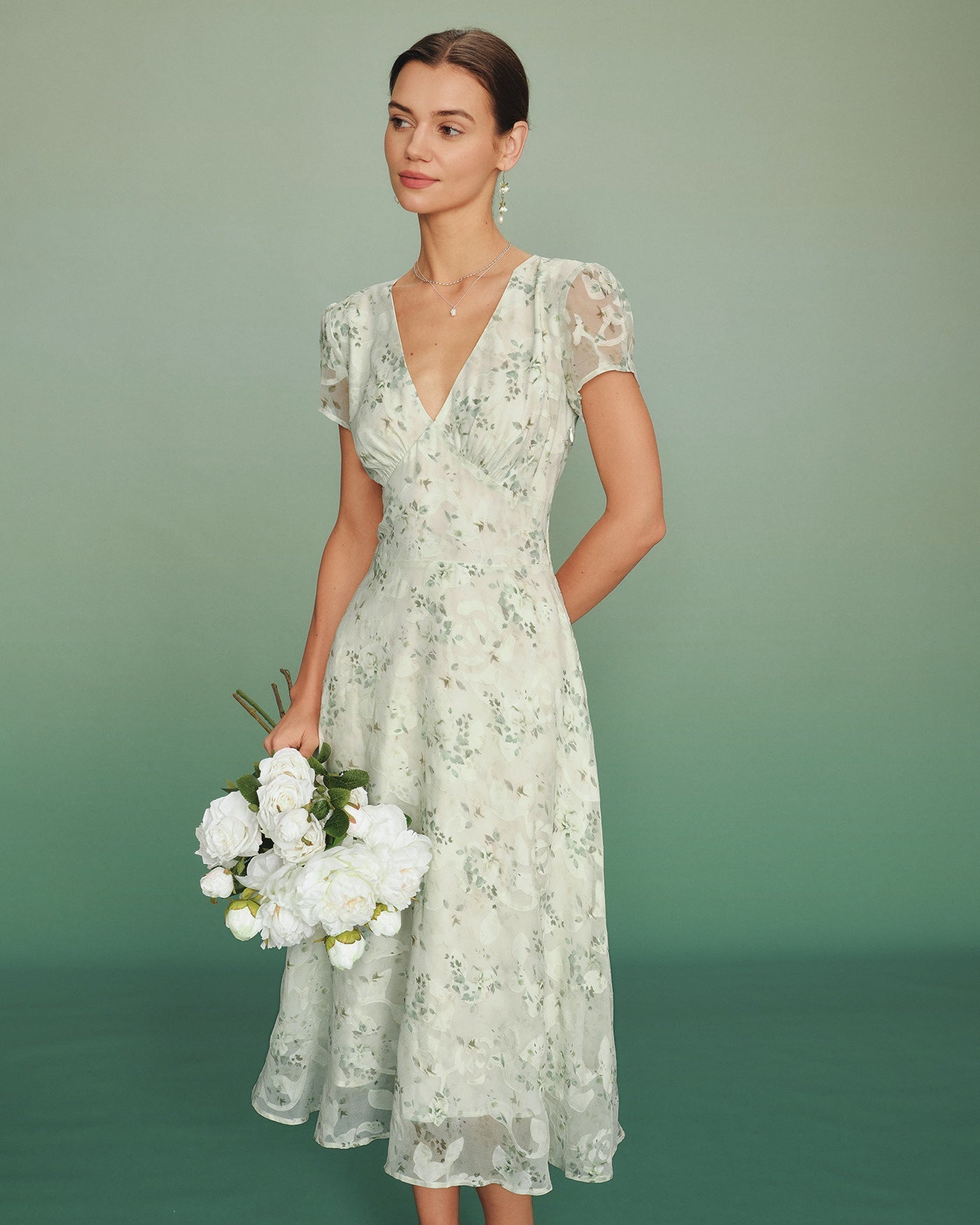 Vestido midi túnica floral verde com mangas bufantes