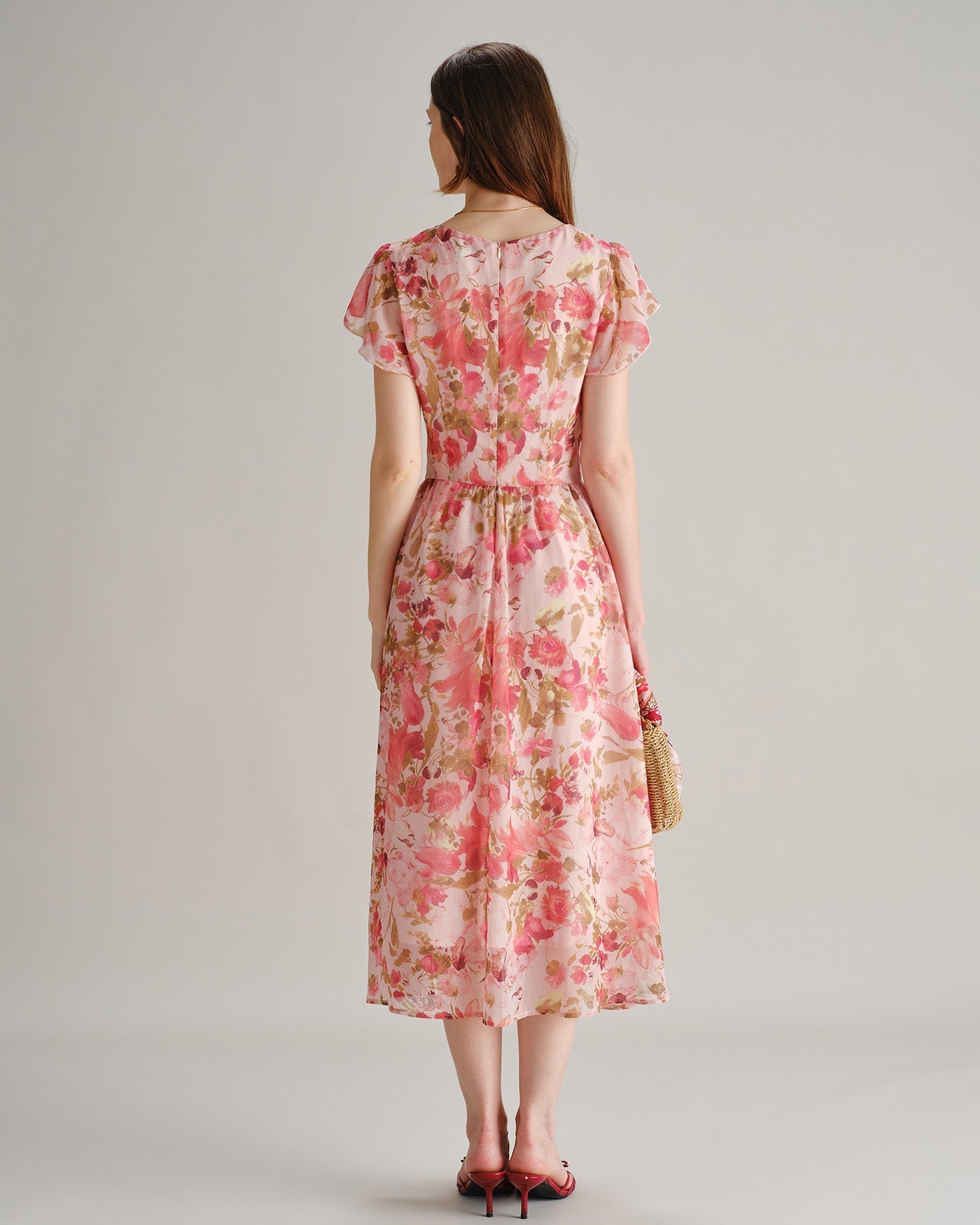 Vestido midi rosa de chiffon com estampa floral e decote em V