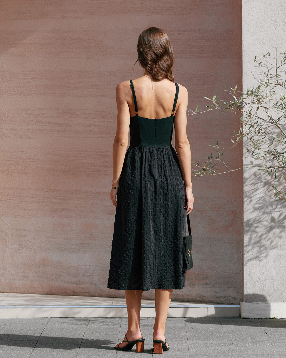 Vestido midi slip com decote coração — Preto