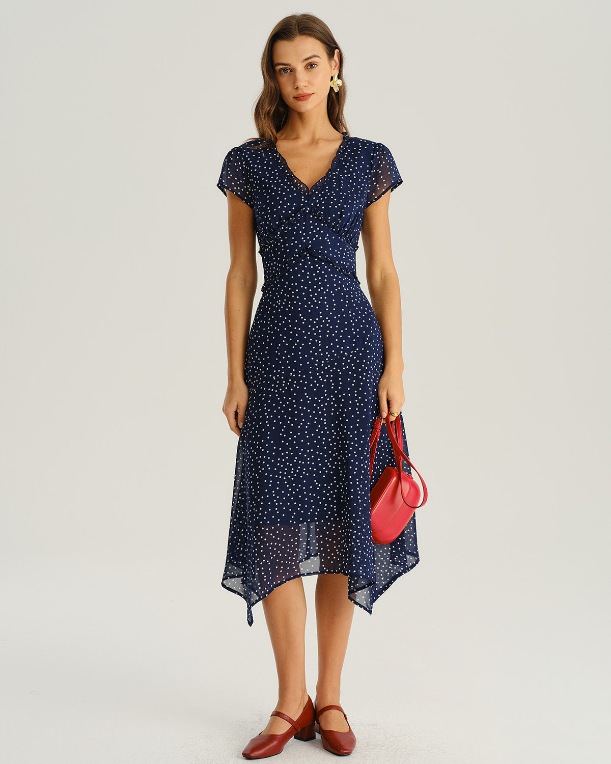 Vestido midi azul-marinho com estampa de poá e manga capa