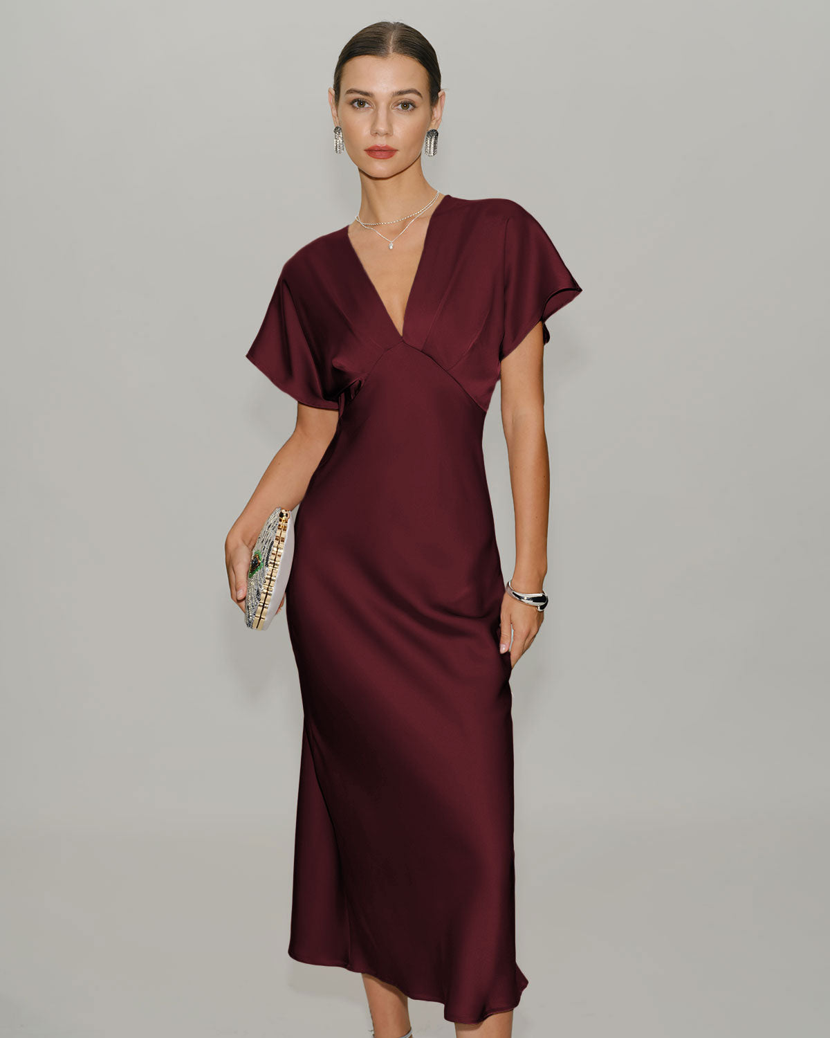 Vestido midi em cetim vinho com mangas drapeadas