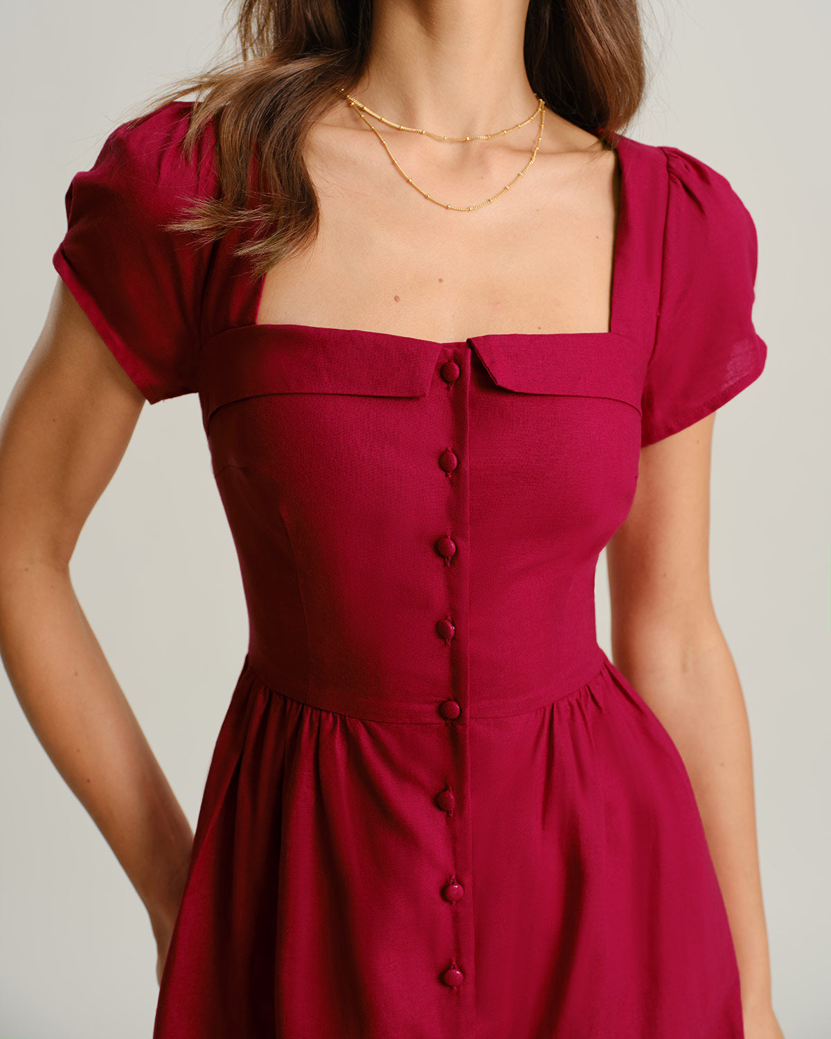 Vestido midi evasê com decote quadrado — Vinho