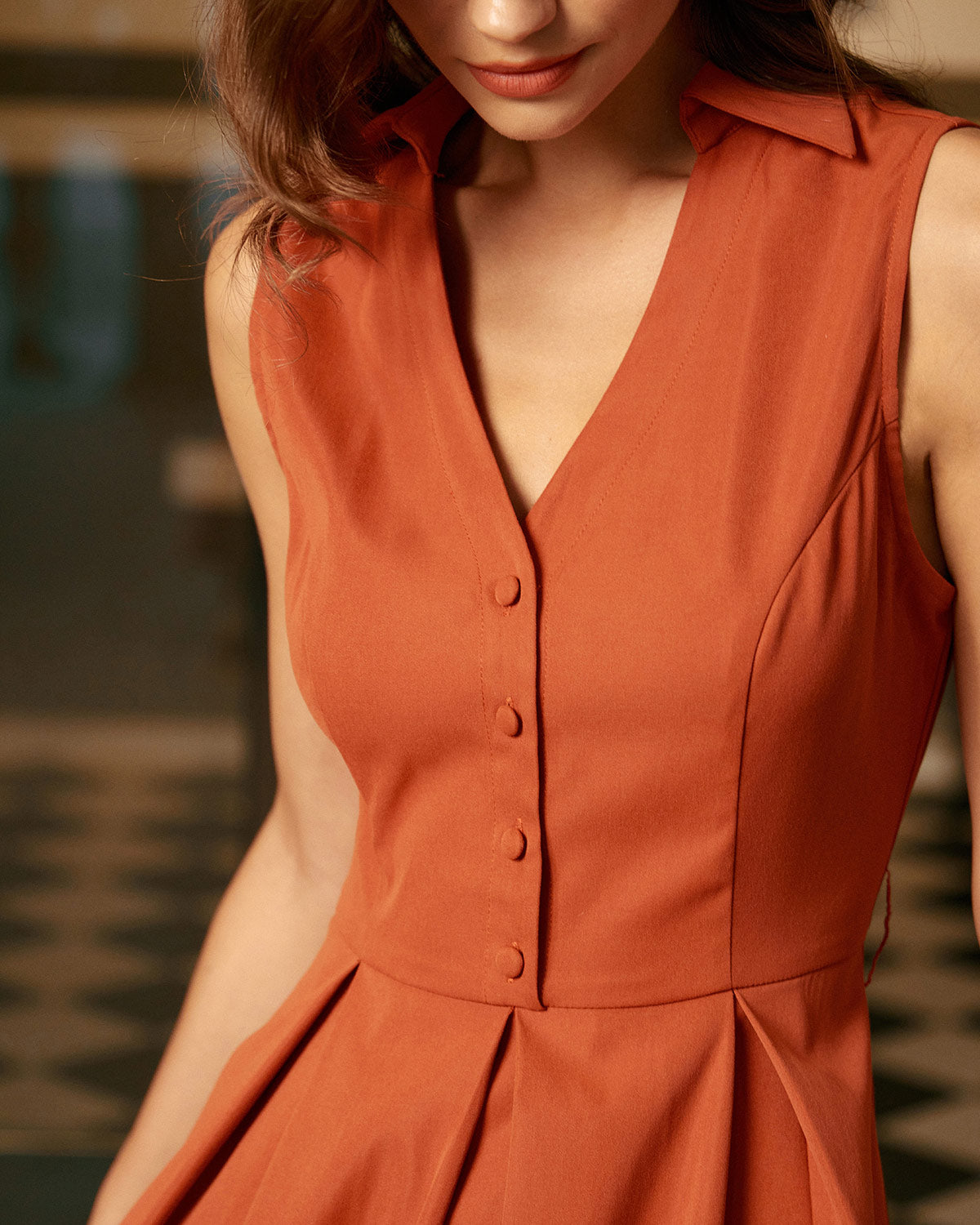 Vestido Midi Sem Mangas com Botões — Vermelho