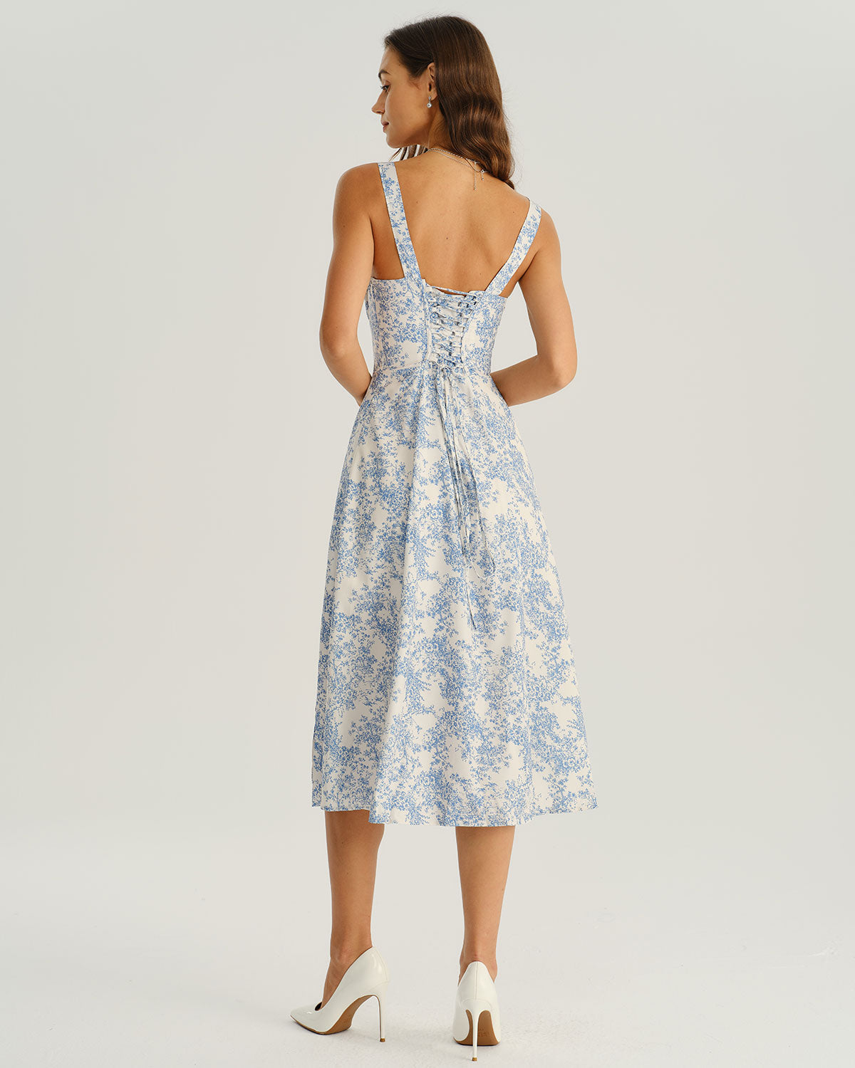Vestido slip midi floral azul com franzidos