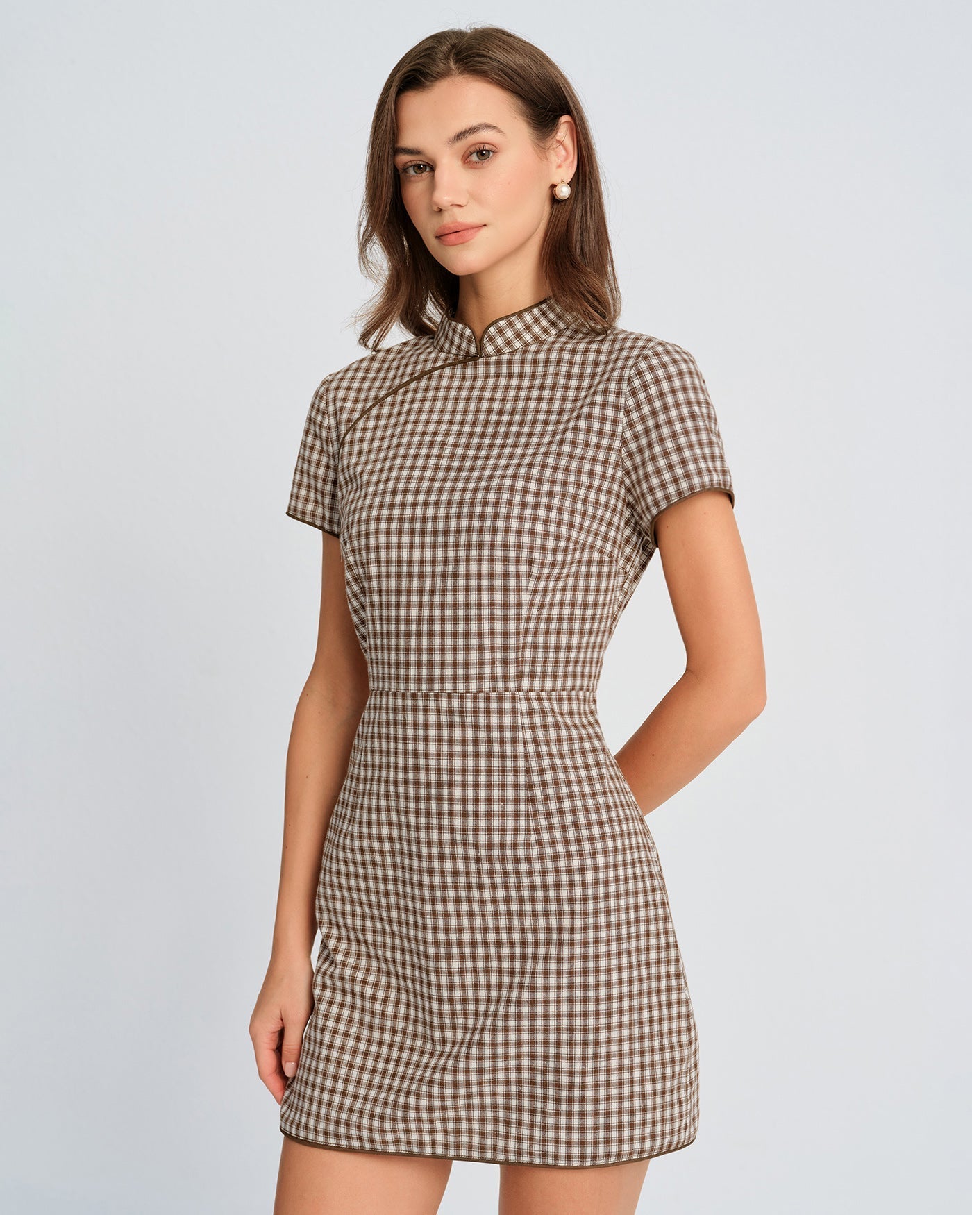 Vestido curto evasê xadrez marrom