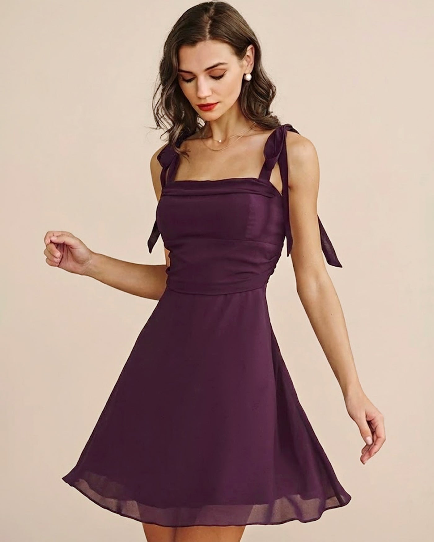 Vestido mini de chiffon roxo com alças de amarrar