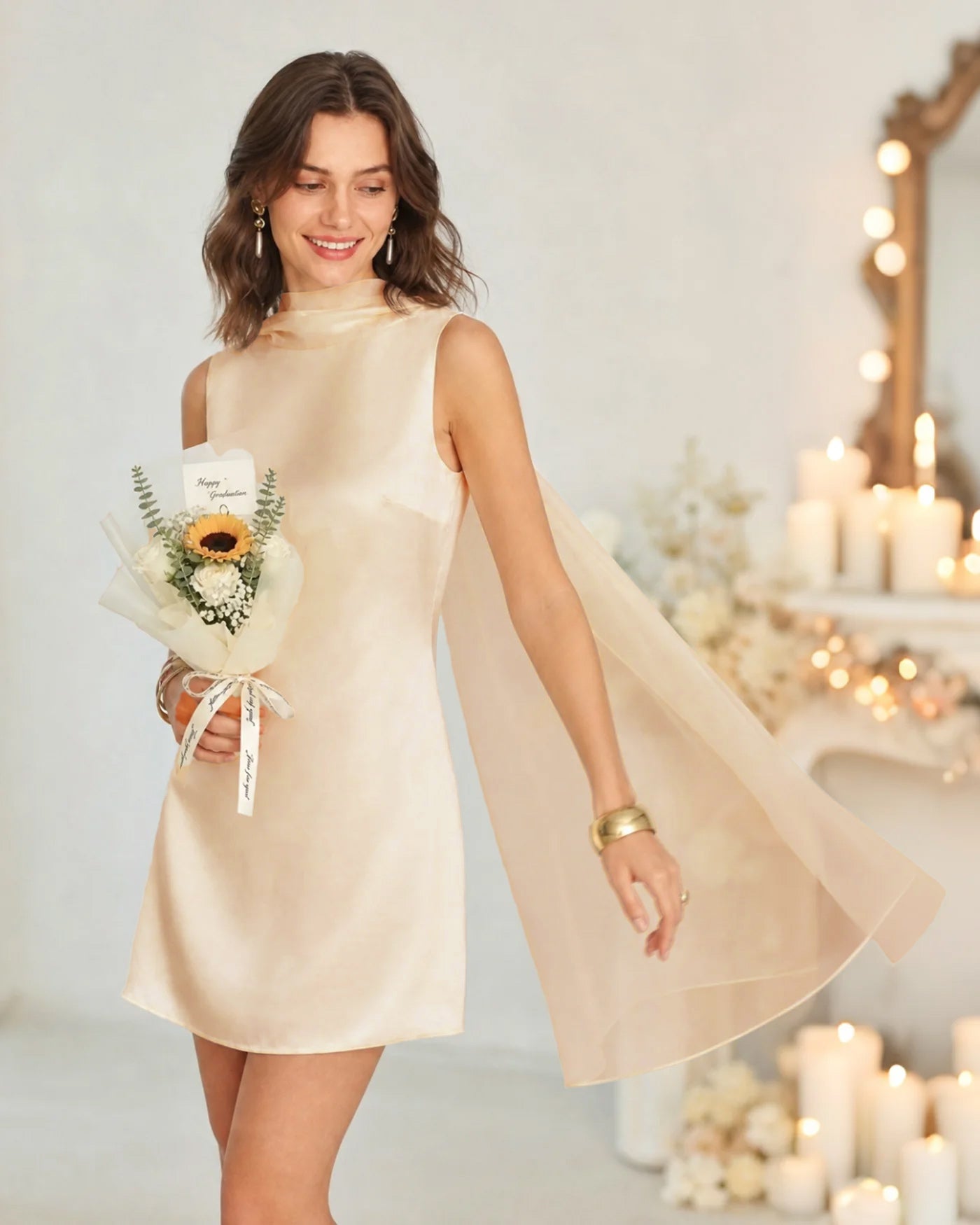 Mini vestido de cetim damasco com decote canoa e amarração