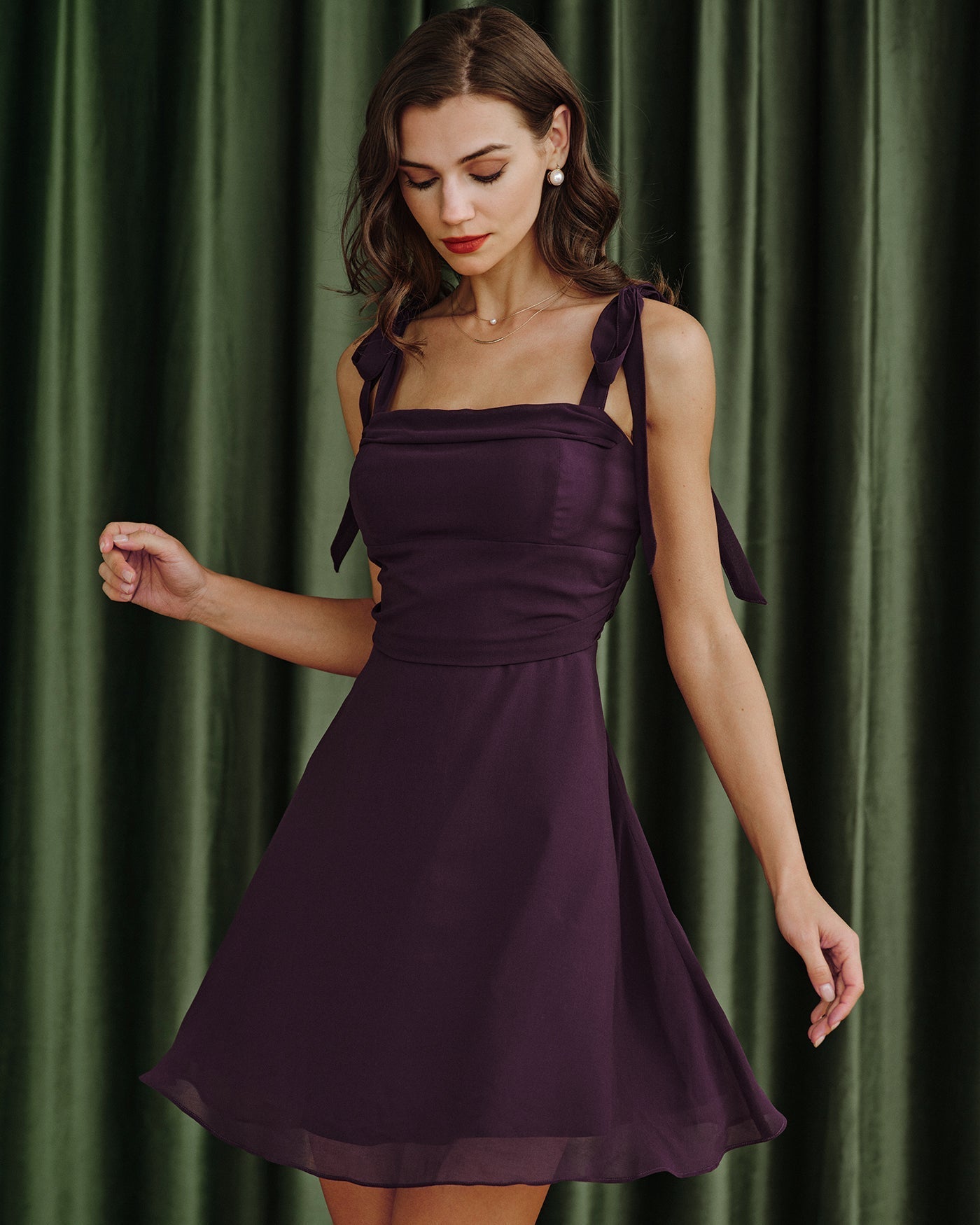Vestido mini de chiffon roxo com alças de amarrar