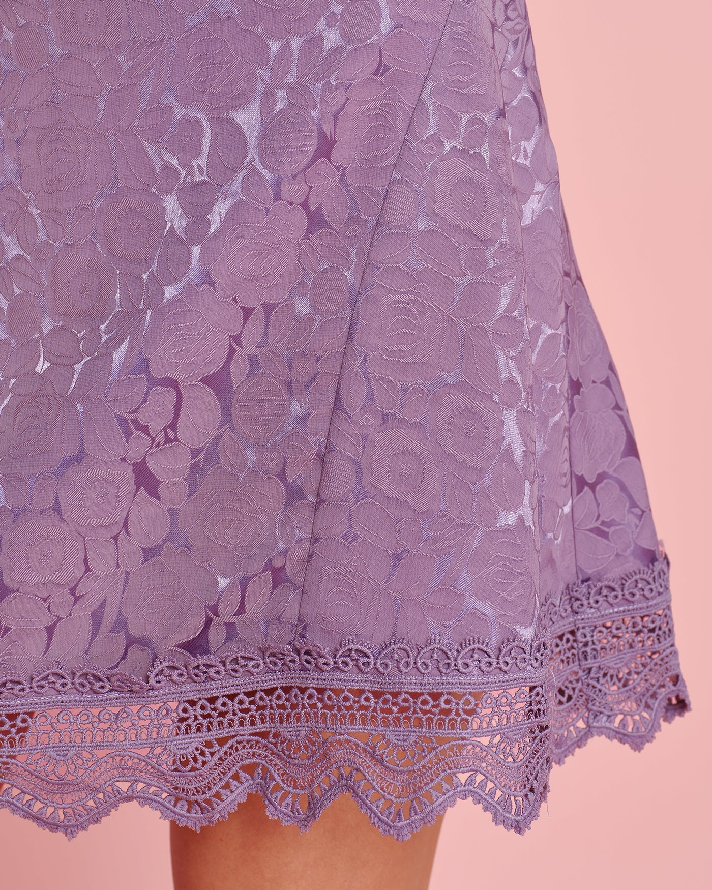 Mini-saia roxa em jacquard com renda