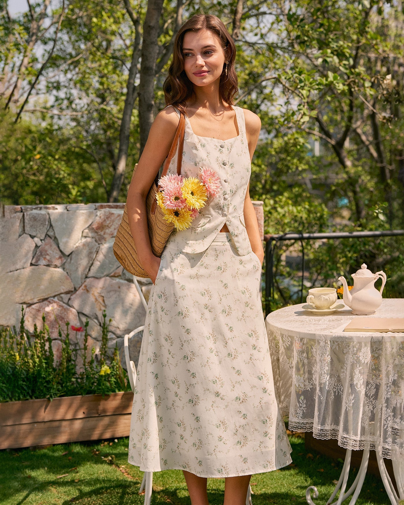 Saia midi floral verde com bolsos