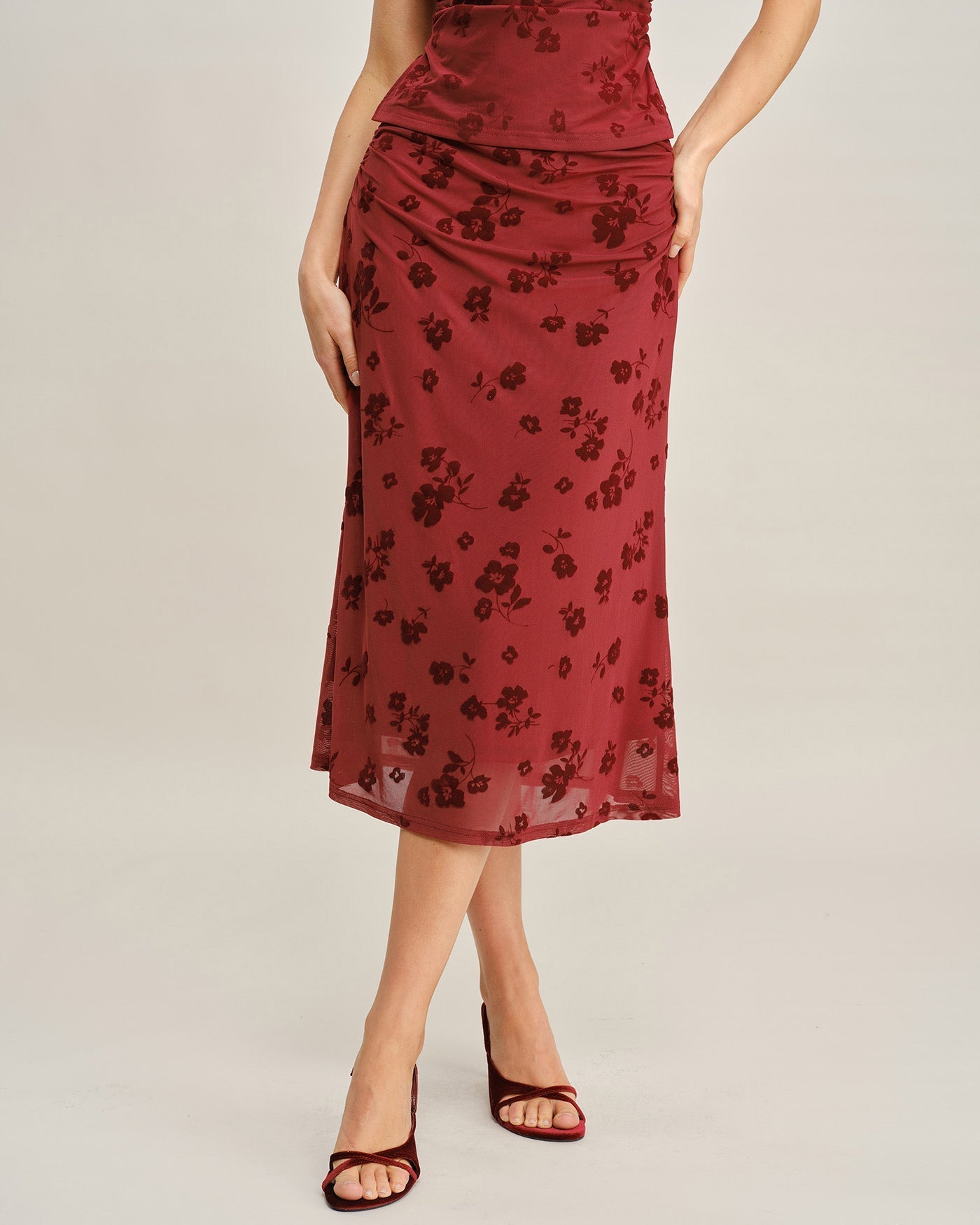 Saia Midi Sereia com Estampa Floral Vermelha