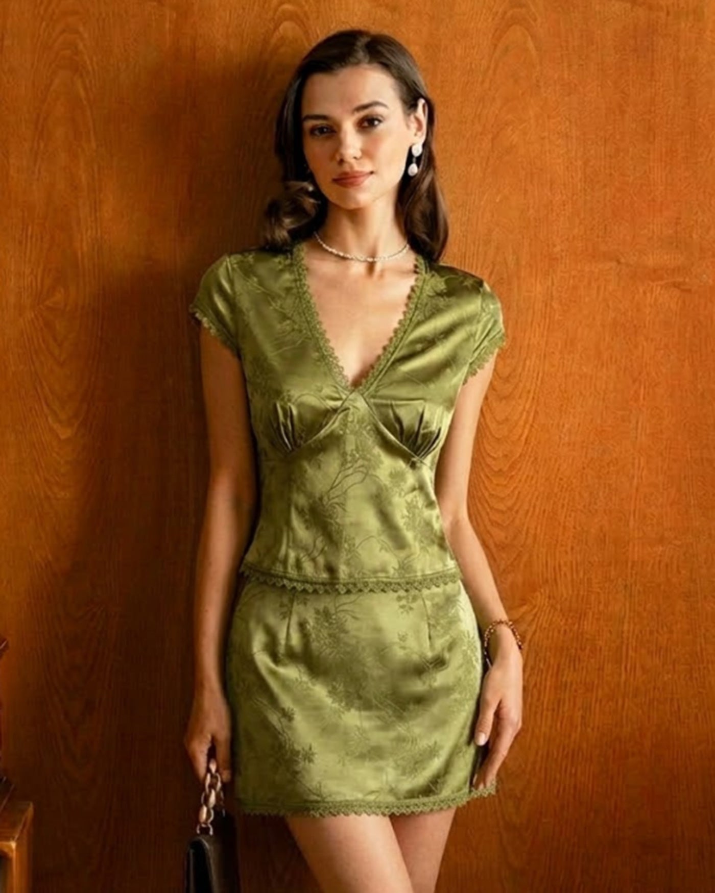 Blusa de cetim floral com decote em V — Verde