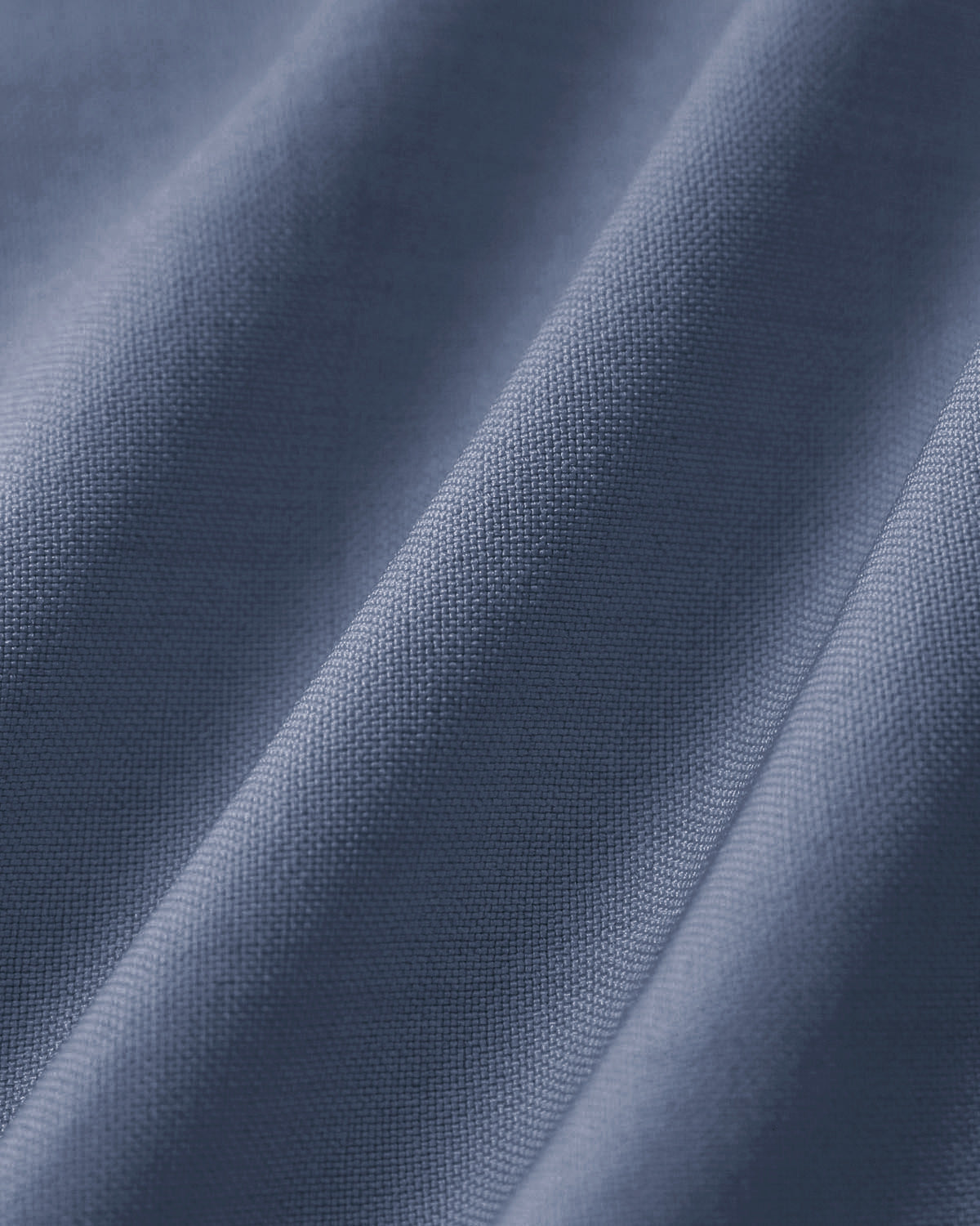 Colete Azul com Decote Canoa e Abotoamento Simples