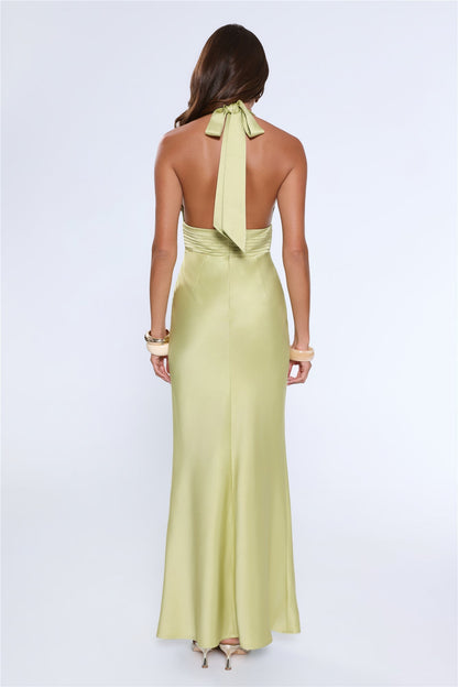 The Evening Standard Vestido Maxi de Cetim com Decote Halter — Verde