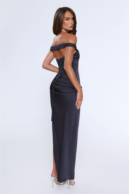 The After Party — Vestido longo ombro a ombro em cetim, azul marinho