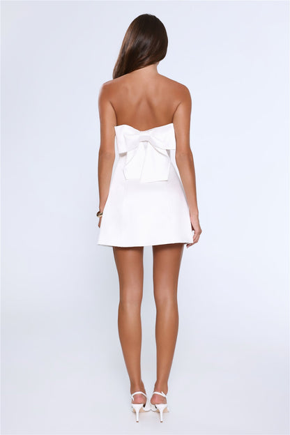 Mini vestido tomara-que-caia em cetim "The Best Gift" — Branco