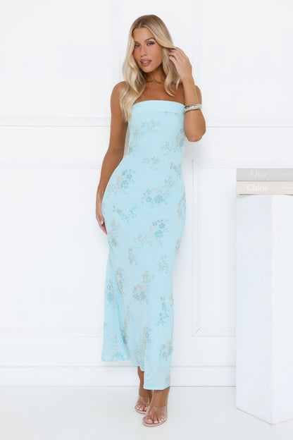 Vestido longo tomara-que-caia azul com aplicações florais cintilantes